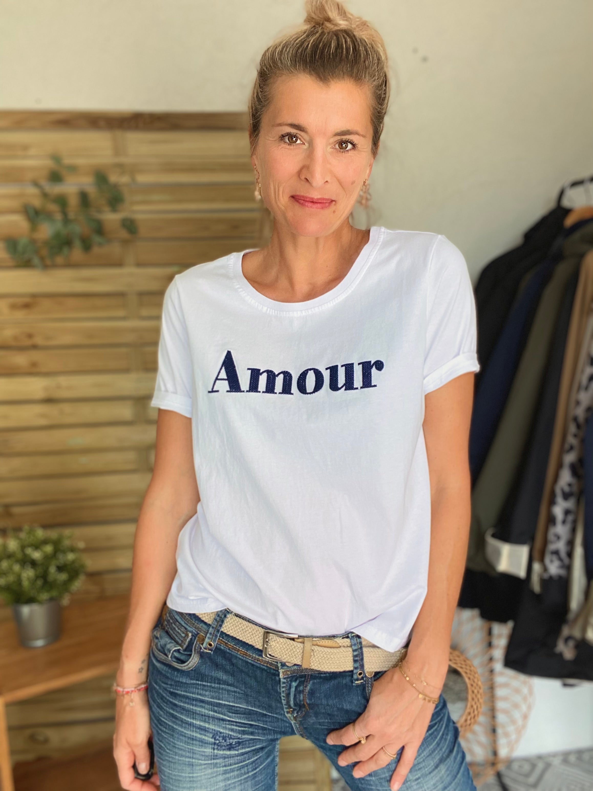 Tee shirt brodé Amour bleu marine CLEM