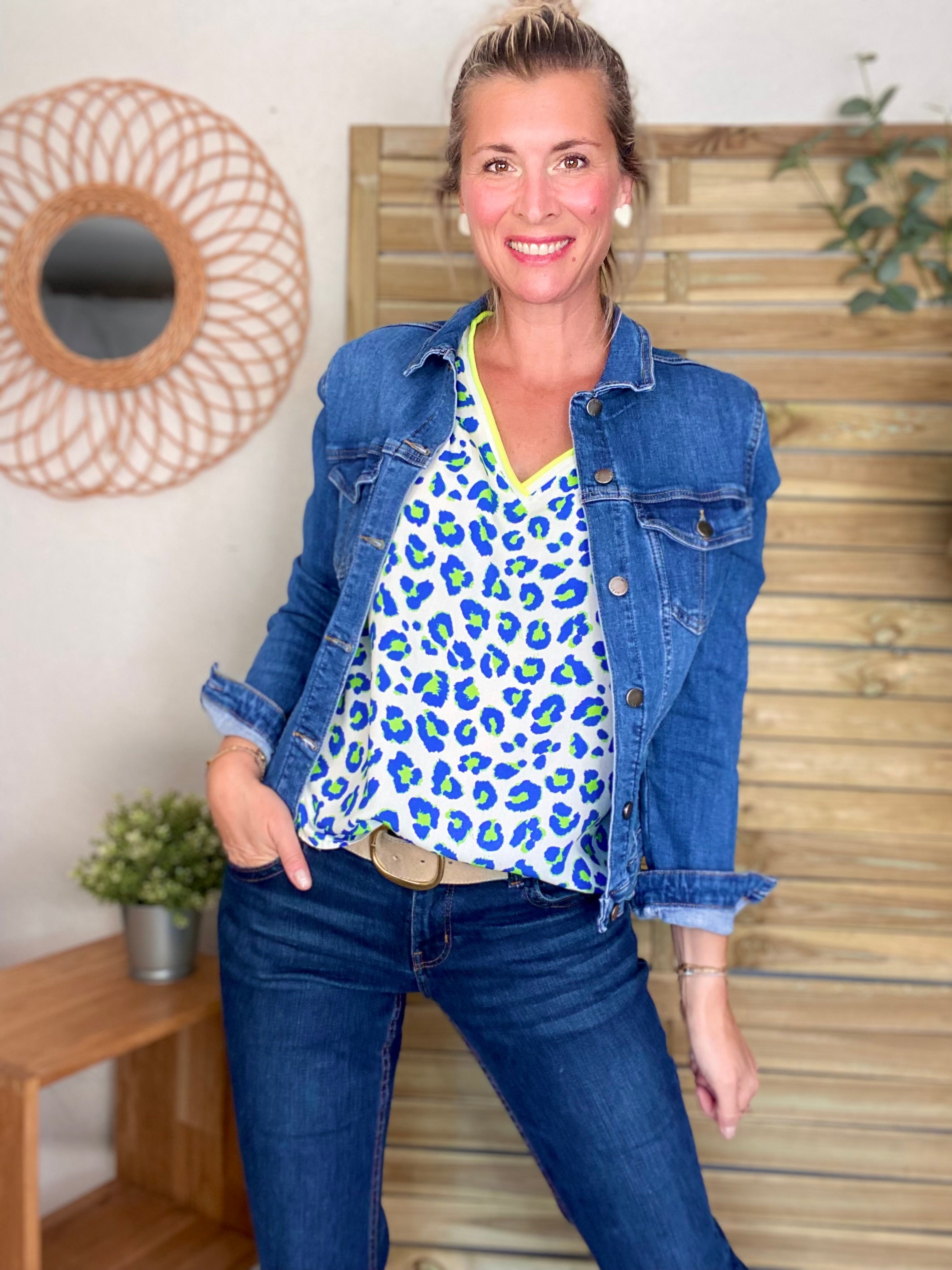 Top imprimé Léo col V avec lurex MISHA - Bleu roi