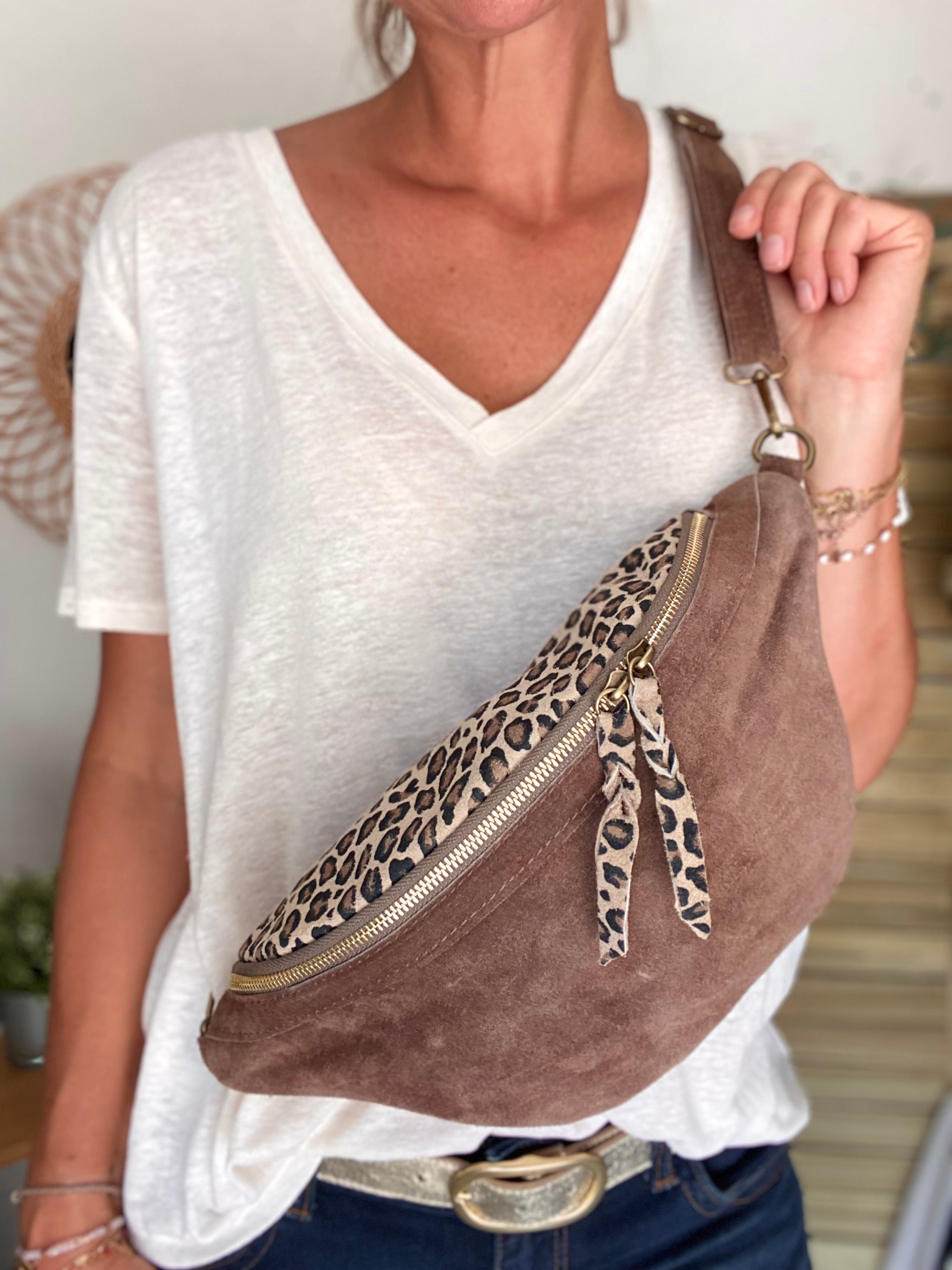 Sac banane XL en croute de cuir / effet daim AVA - Léo Taupe