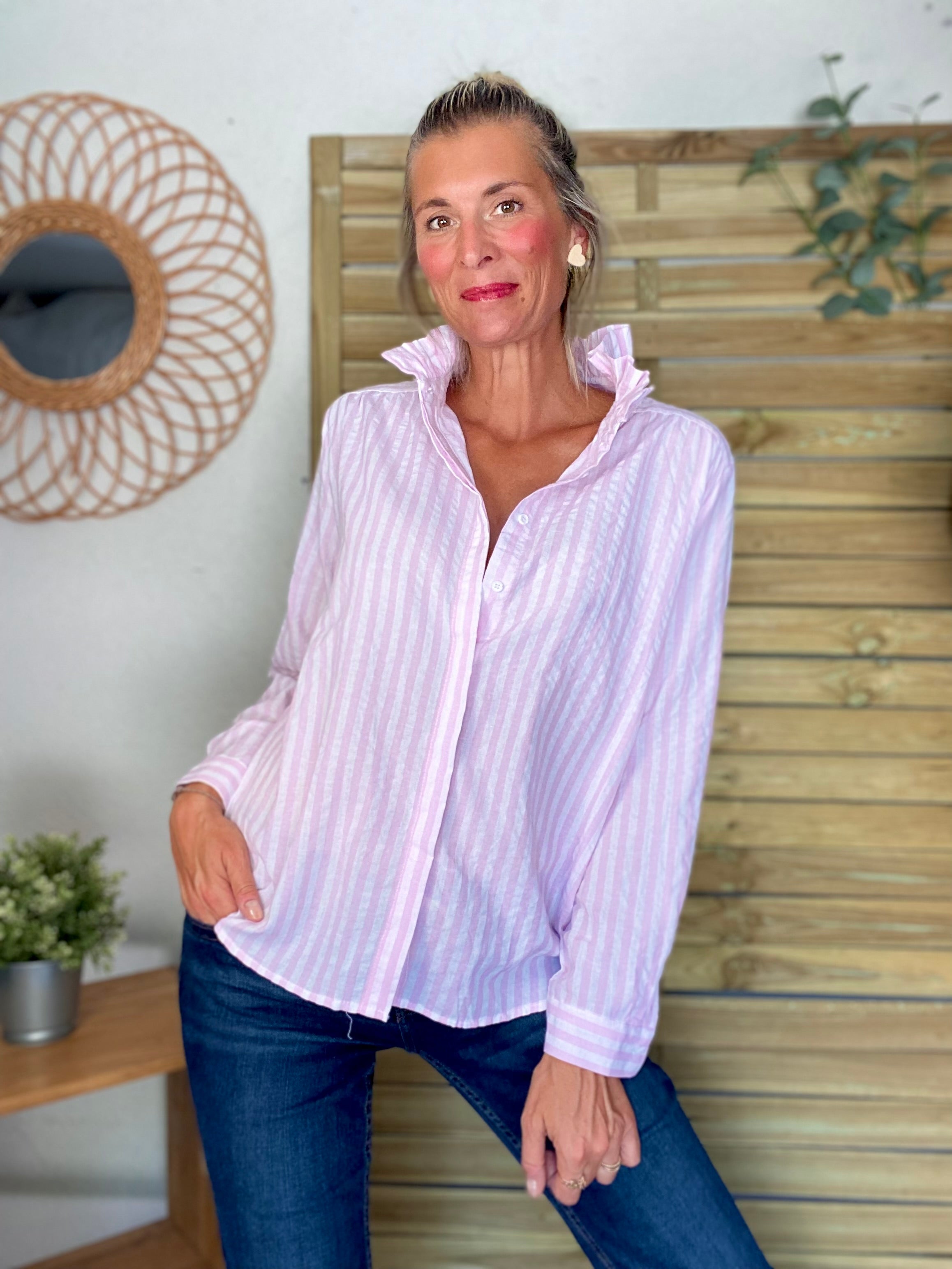 Chemise à rayures roses, col victorien volanté CHARLOTTE