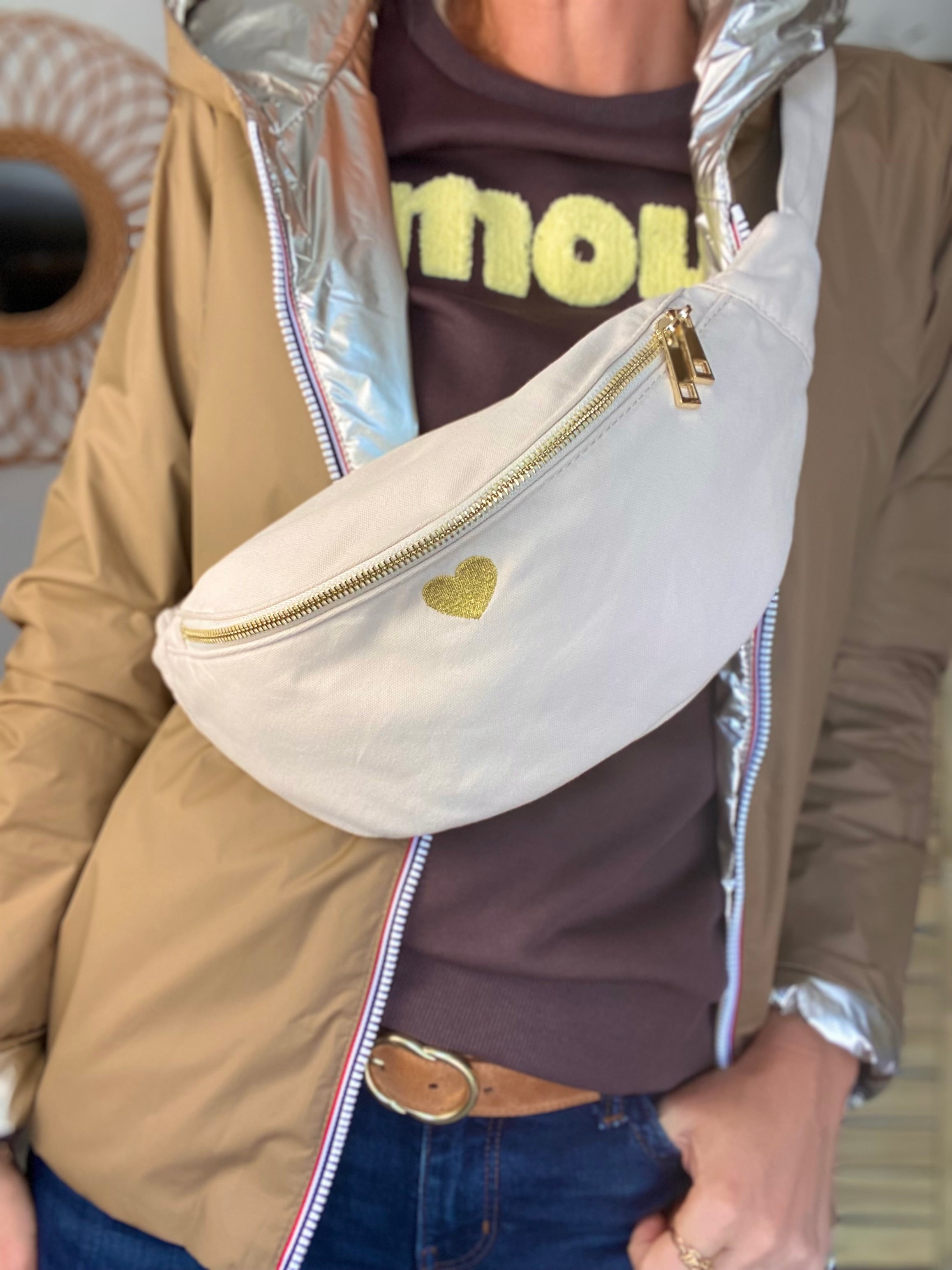 Sac banane en coton Coeur brodé 💛 CASSIDY - Écru