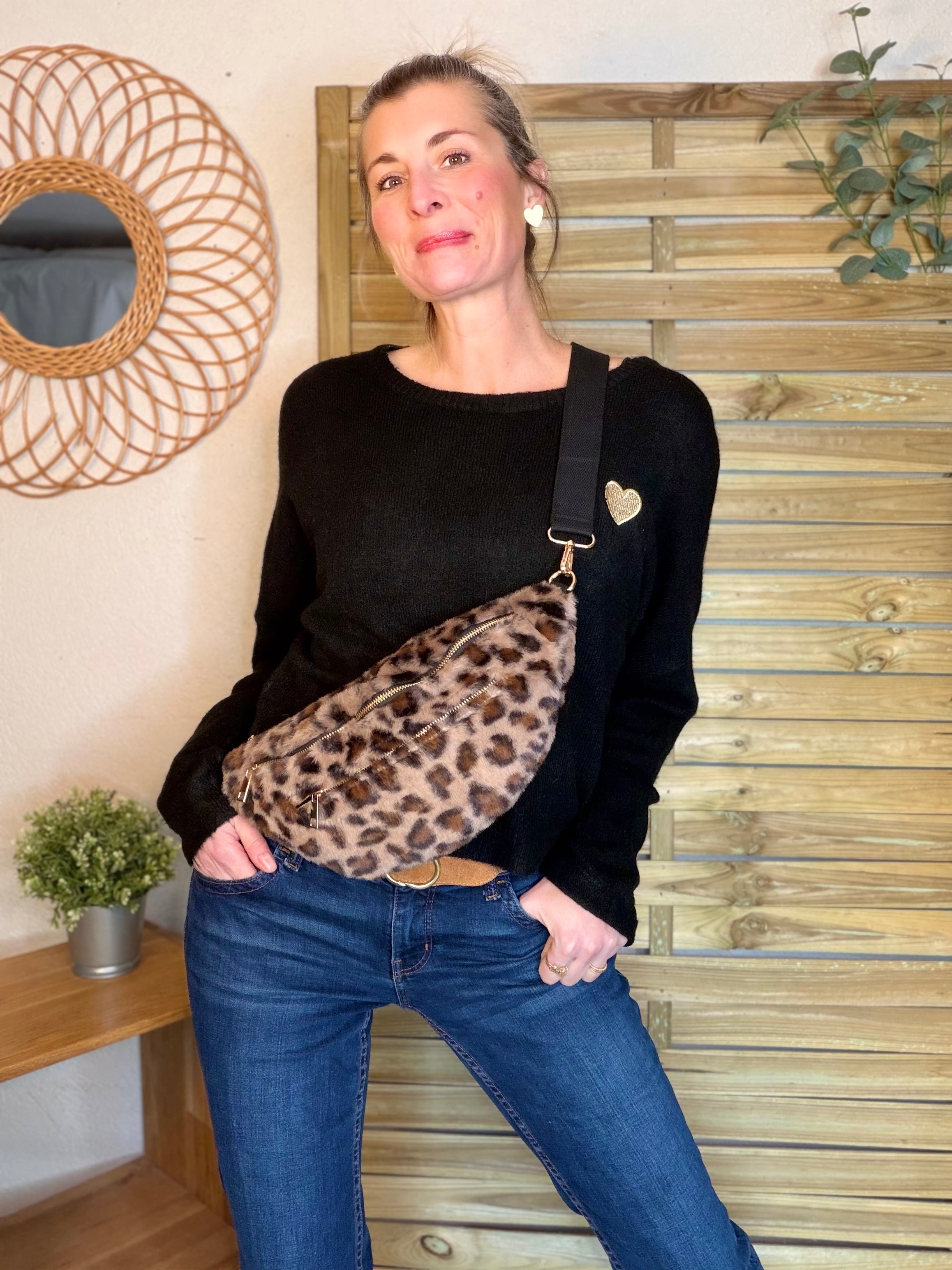 Sac banane L avec poche zippée avant, fourrure Léo Taupe - STACEY 🐆