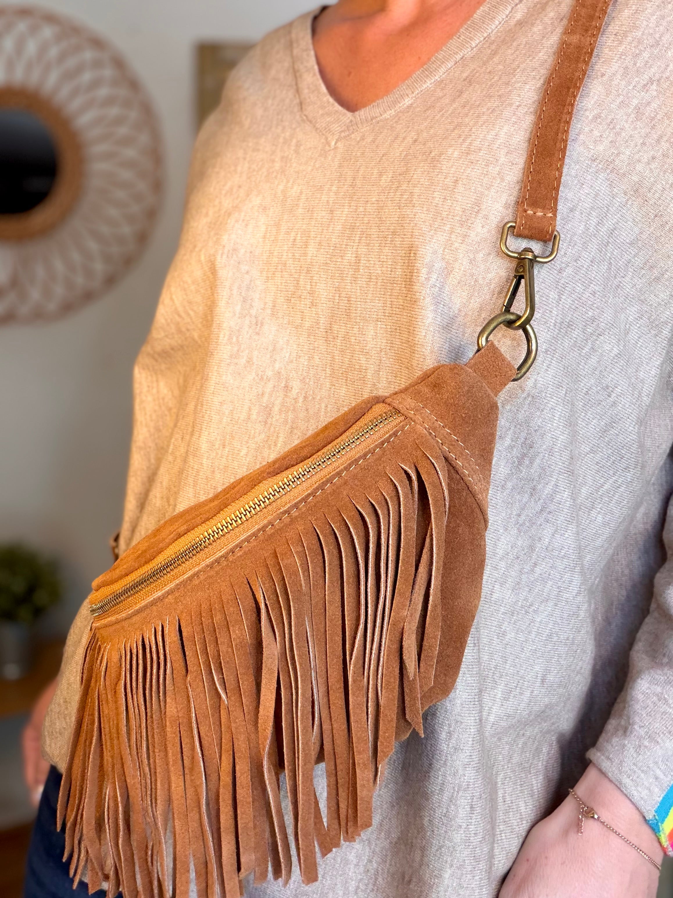 Sac banane avec franges en cuir daim - PIETRA - Camel