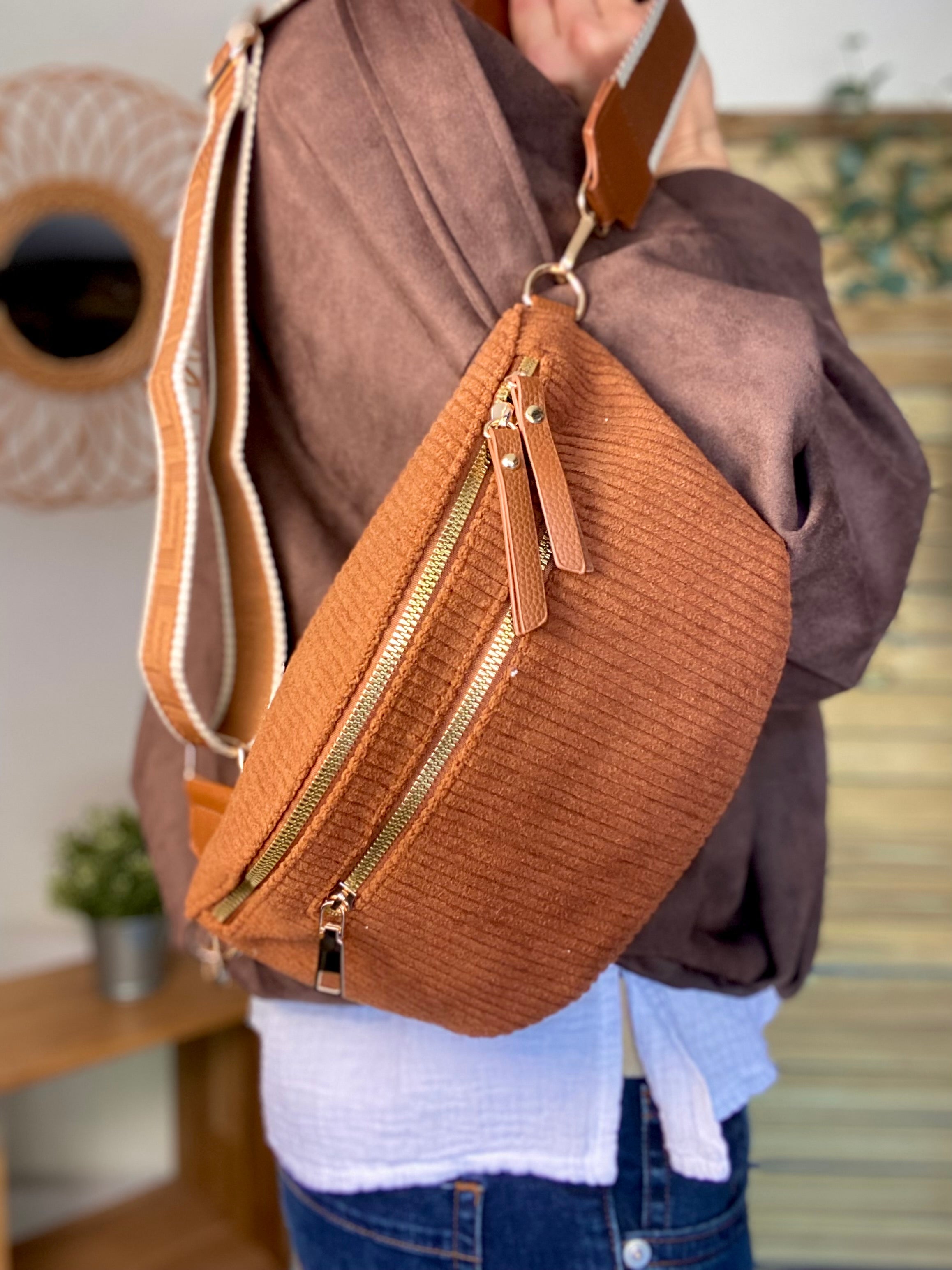 Sac banane L en velours côtelé 2 zips et sangle fantaisie - ASHLY - Camel foncé (côtelé large)