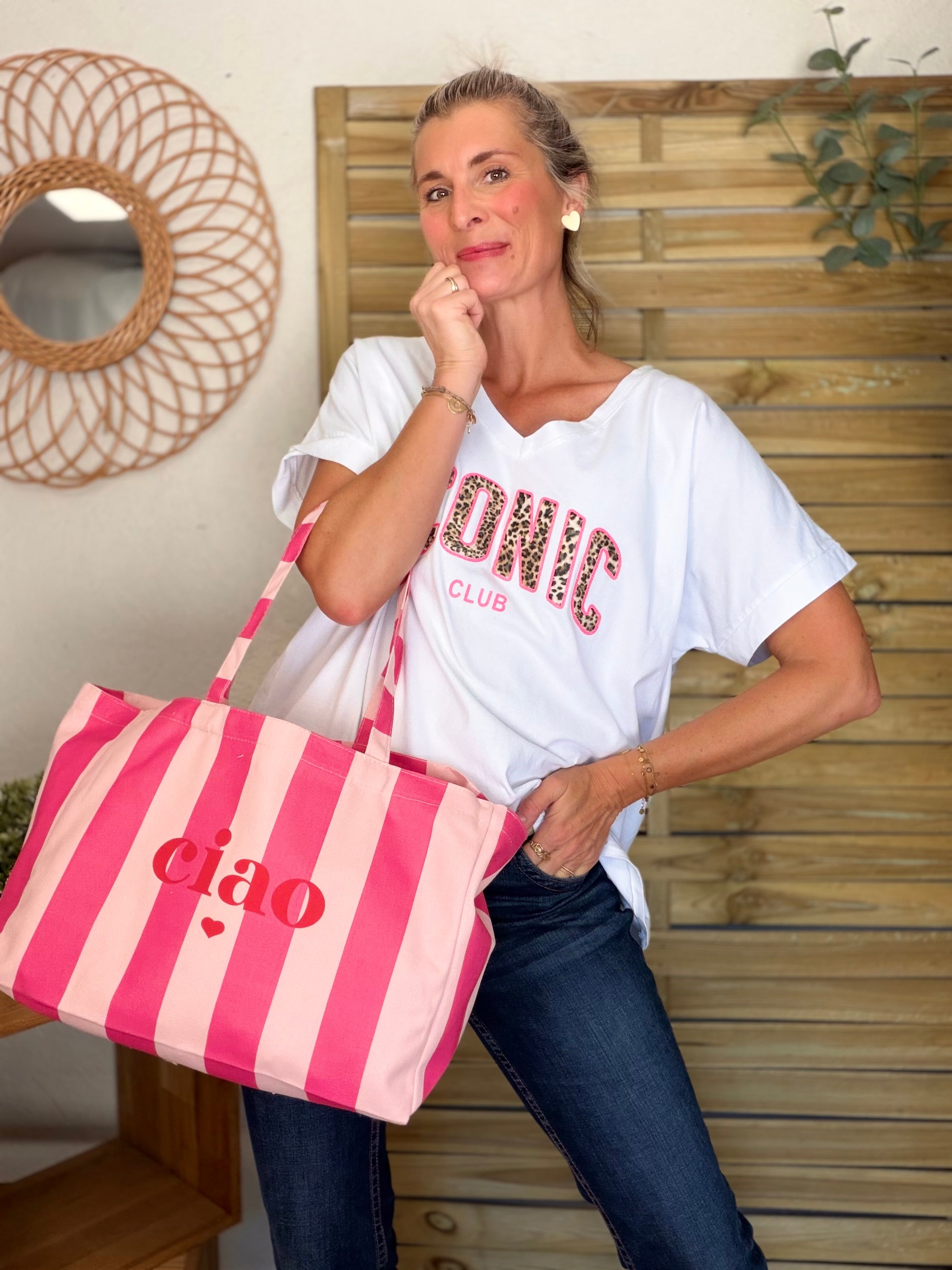 Tee shirt col V ICONIC club Léo oversized MILA Blanc