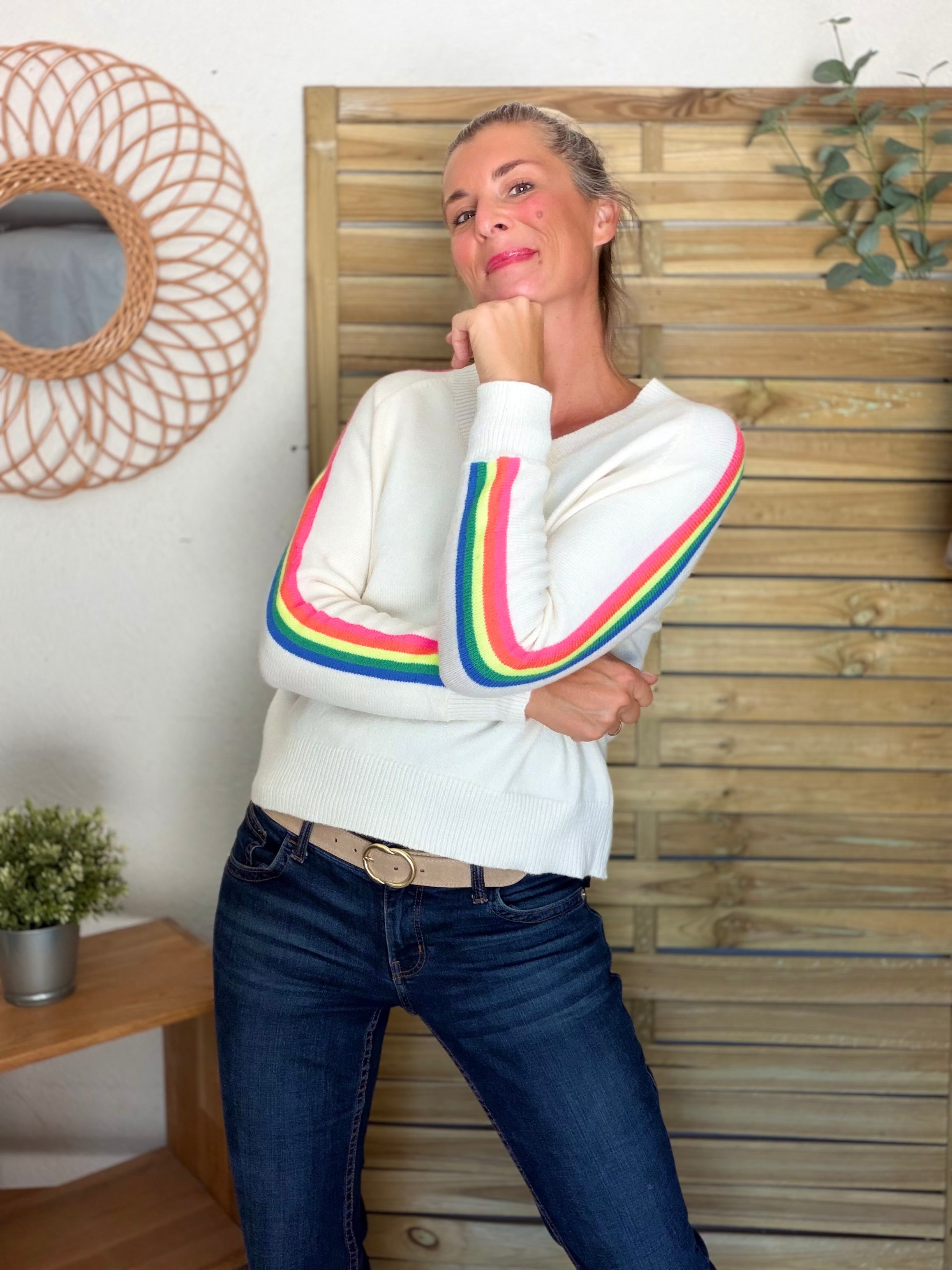 Pull épais avec bandes colorées, col V - RAINBOW 🌈 Écru - Winter 2026