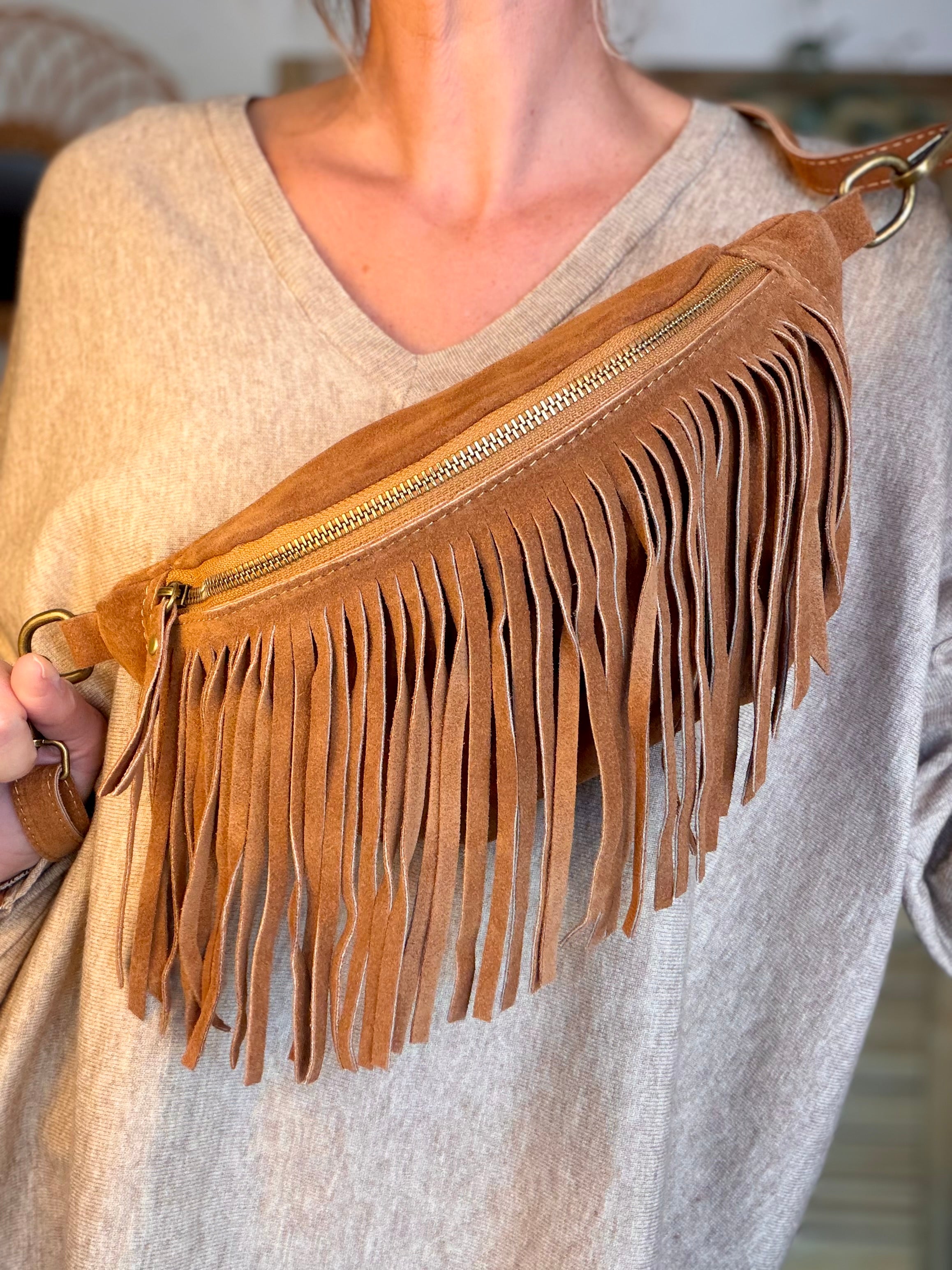 Sac banane avec franges en cuir daim - PIETRA - Camel