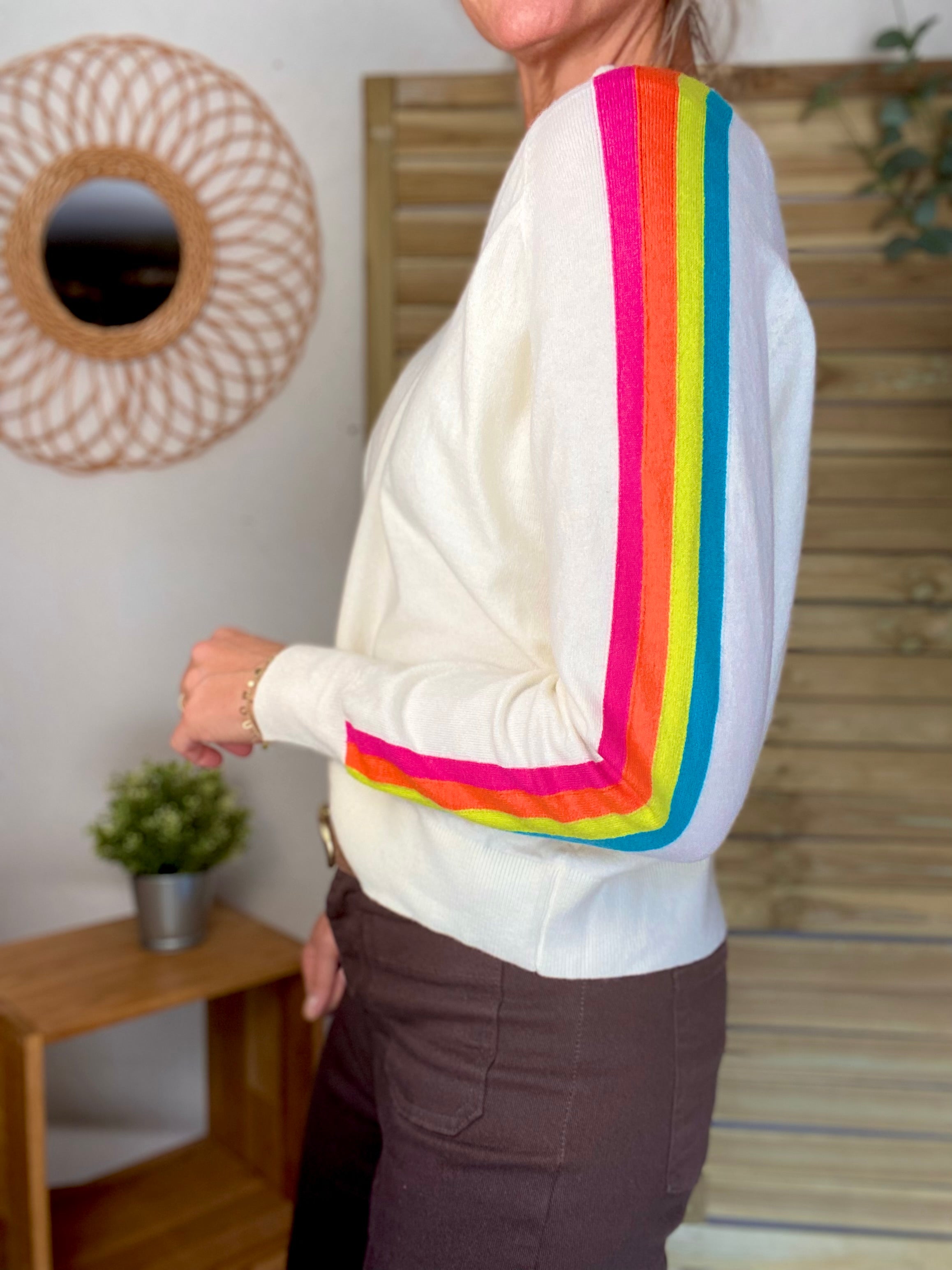 Pull fin avec bandes colorées, col V - RAINBOW 🌈 Écru