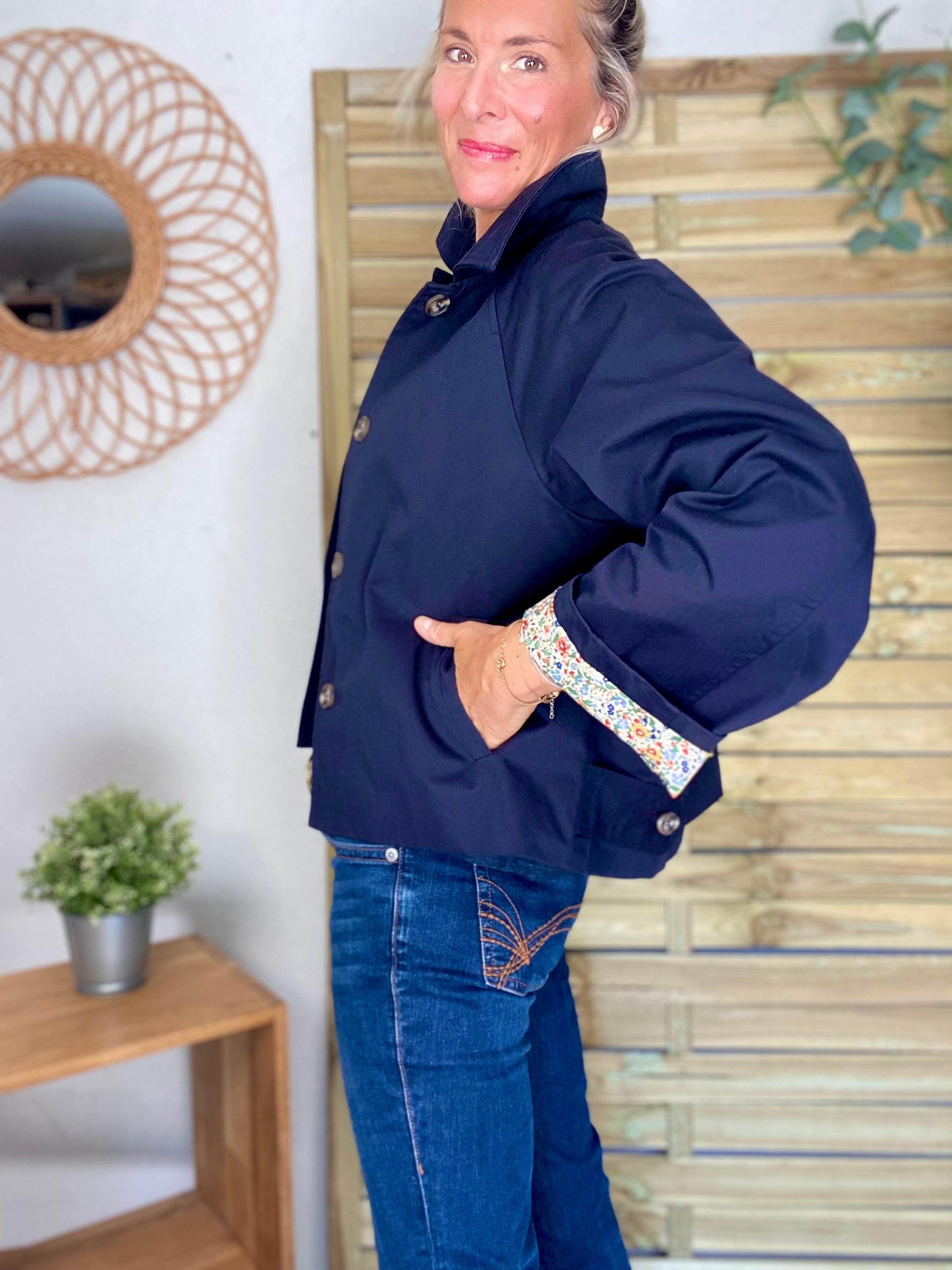 Veste Trench en coton bleu marine avec Liberty - MAHAUT