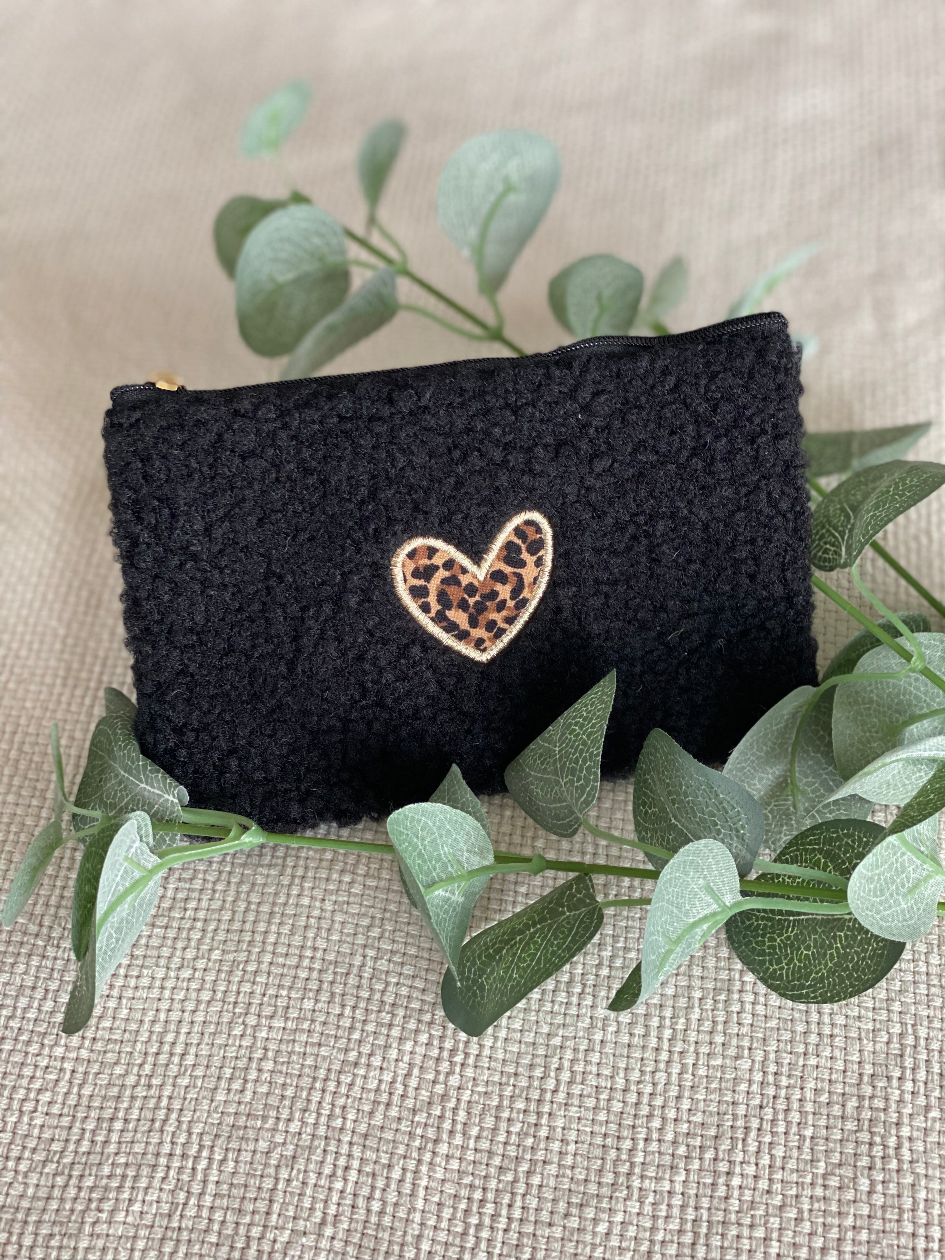 Pochette moumoute coeur cousu Léo 🐆 - SUZELLE