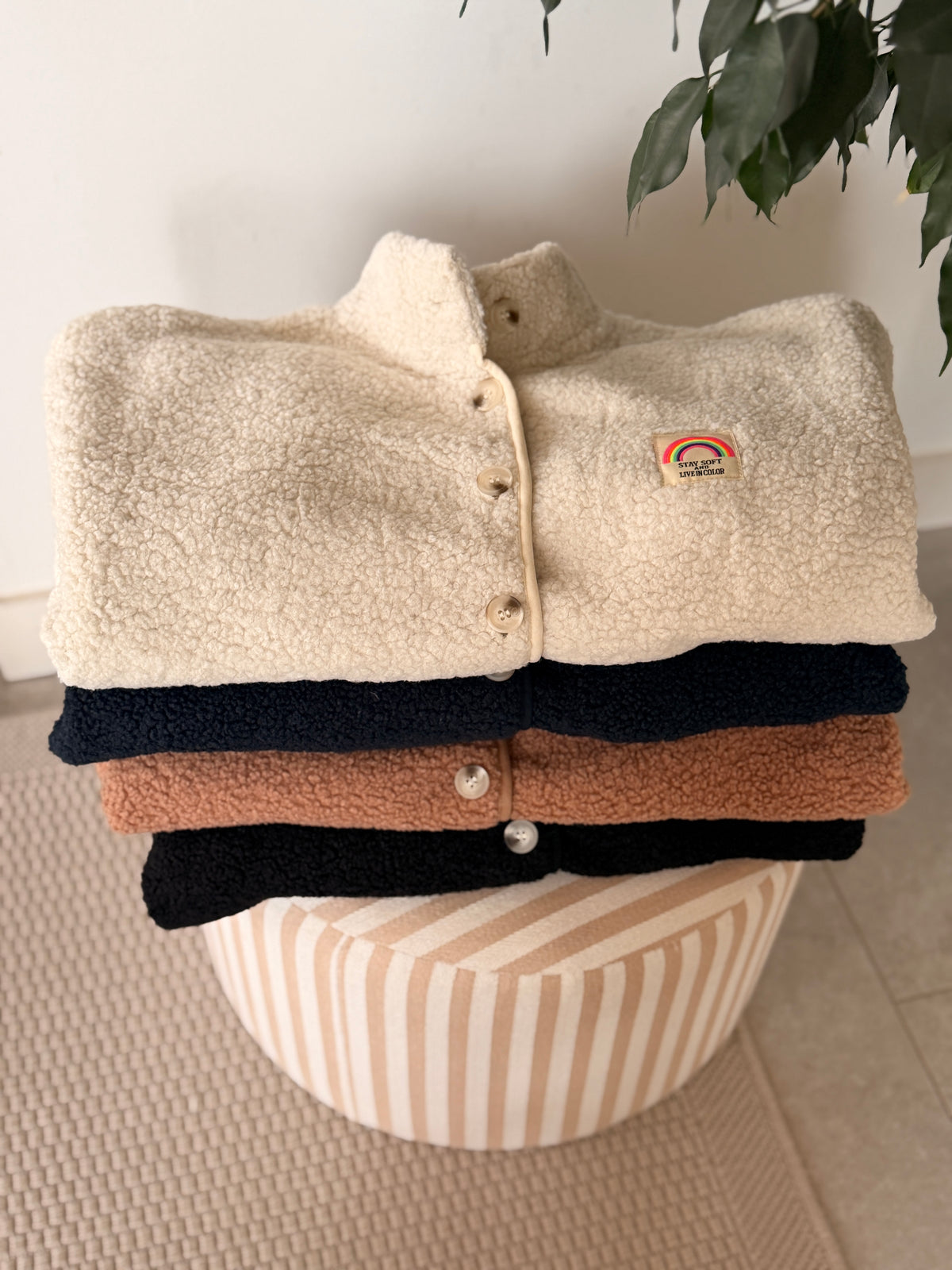 Veste Sherpa boutonnée écusson Arc-en-ciel ÉNORA Noir