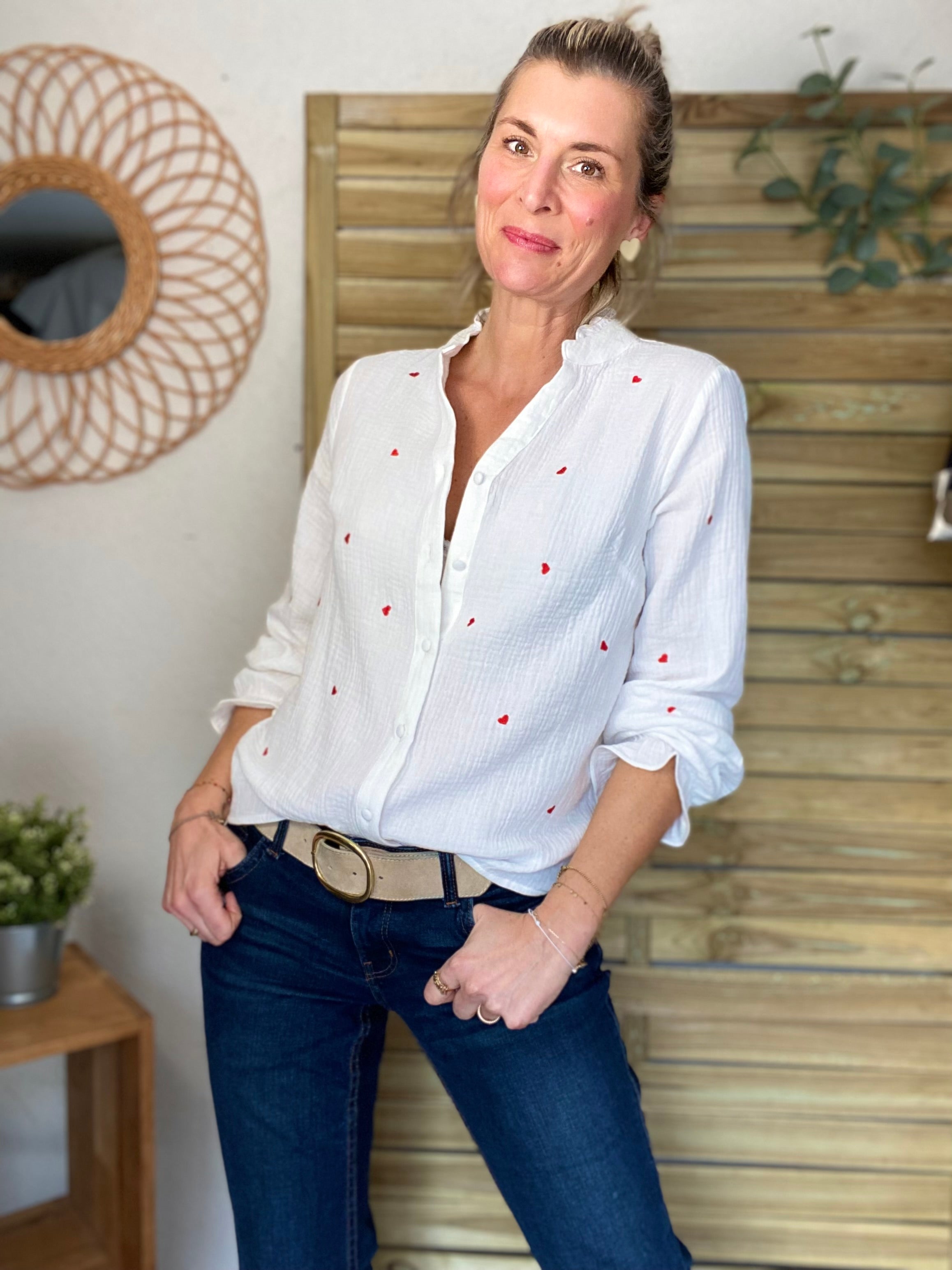 Blouse en gaze de coton avec cœurs brodés rouges ❤️ AYA