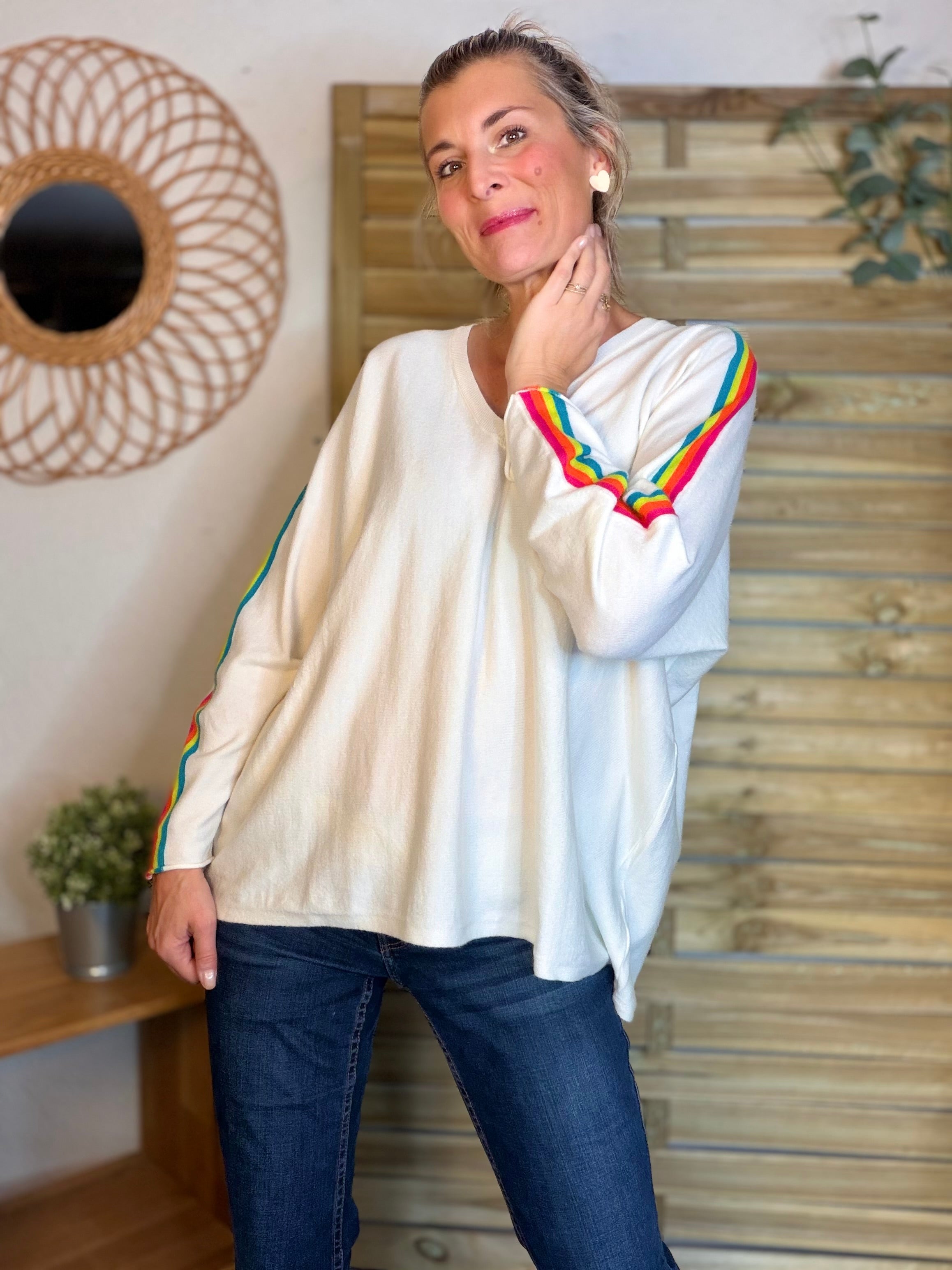 Pull fin avec bandes colorées, col V - RAINBOW OVERSIZE 🌈 Écru