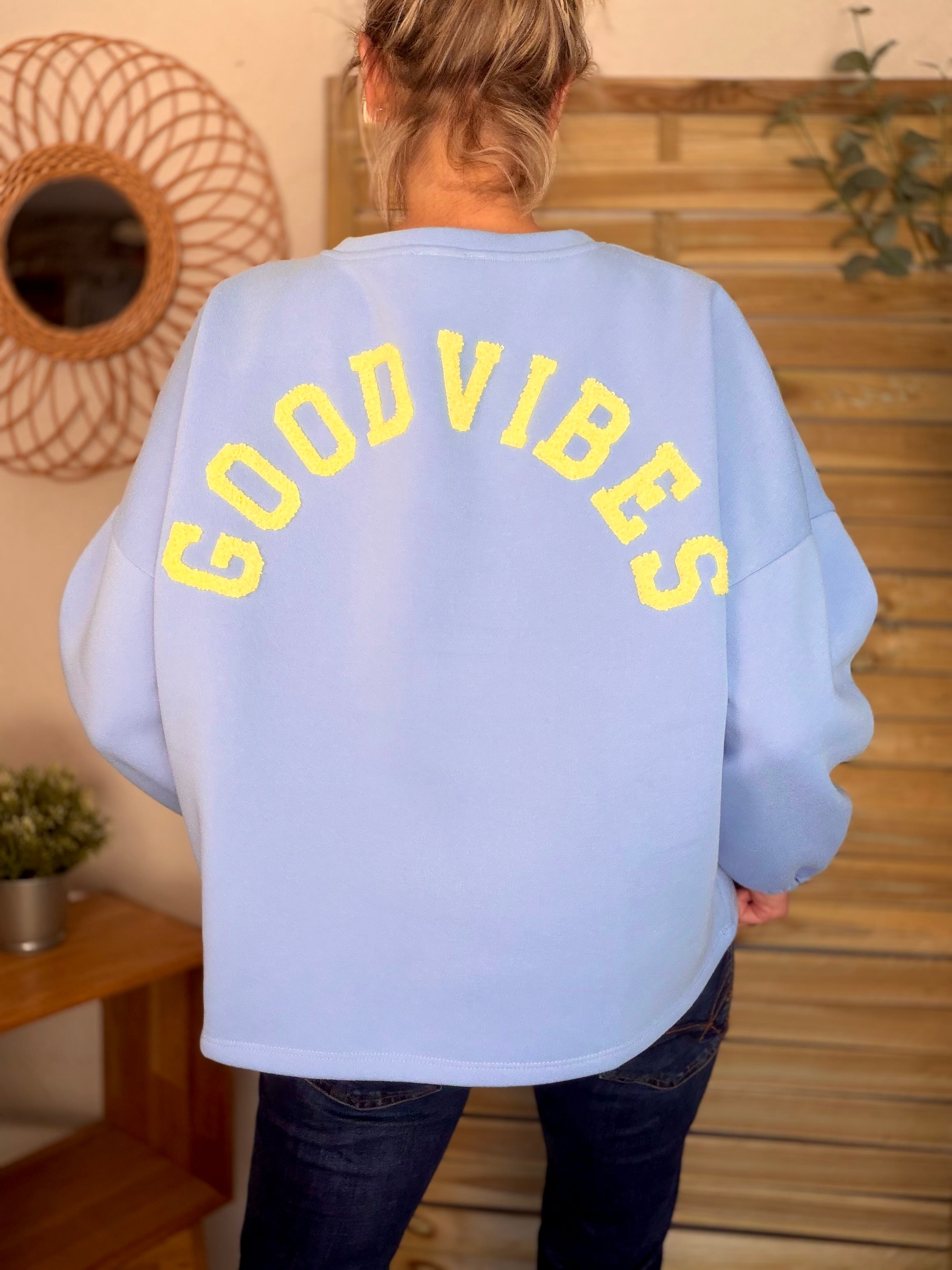 Sweat molleton oversized GOOD VIBES - MIKA Bleu ciel / Jaune