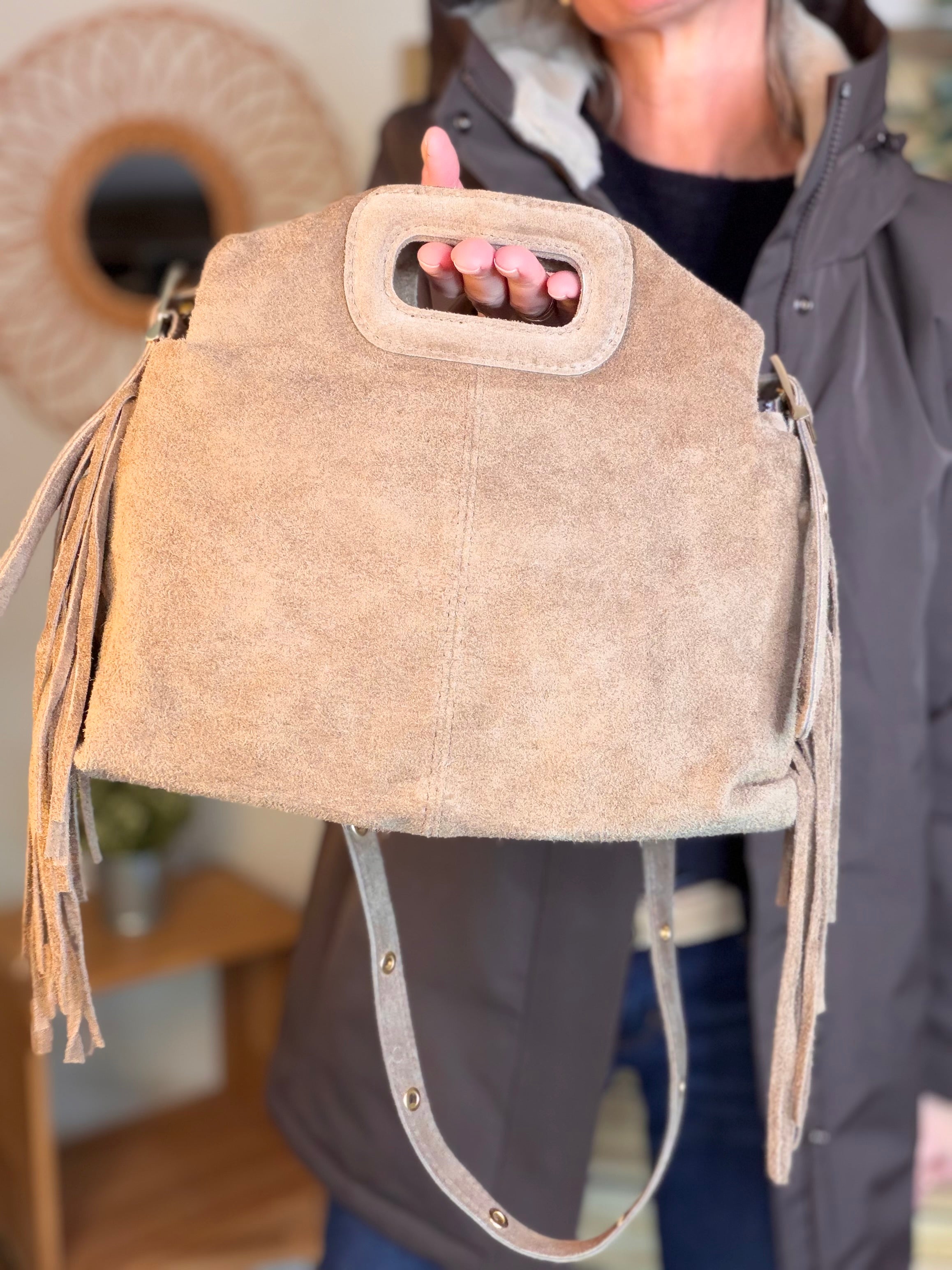 Sac en cuir daim avec franges LOGAN - Beige taupe