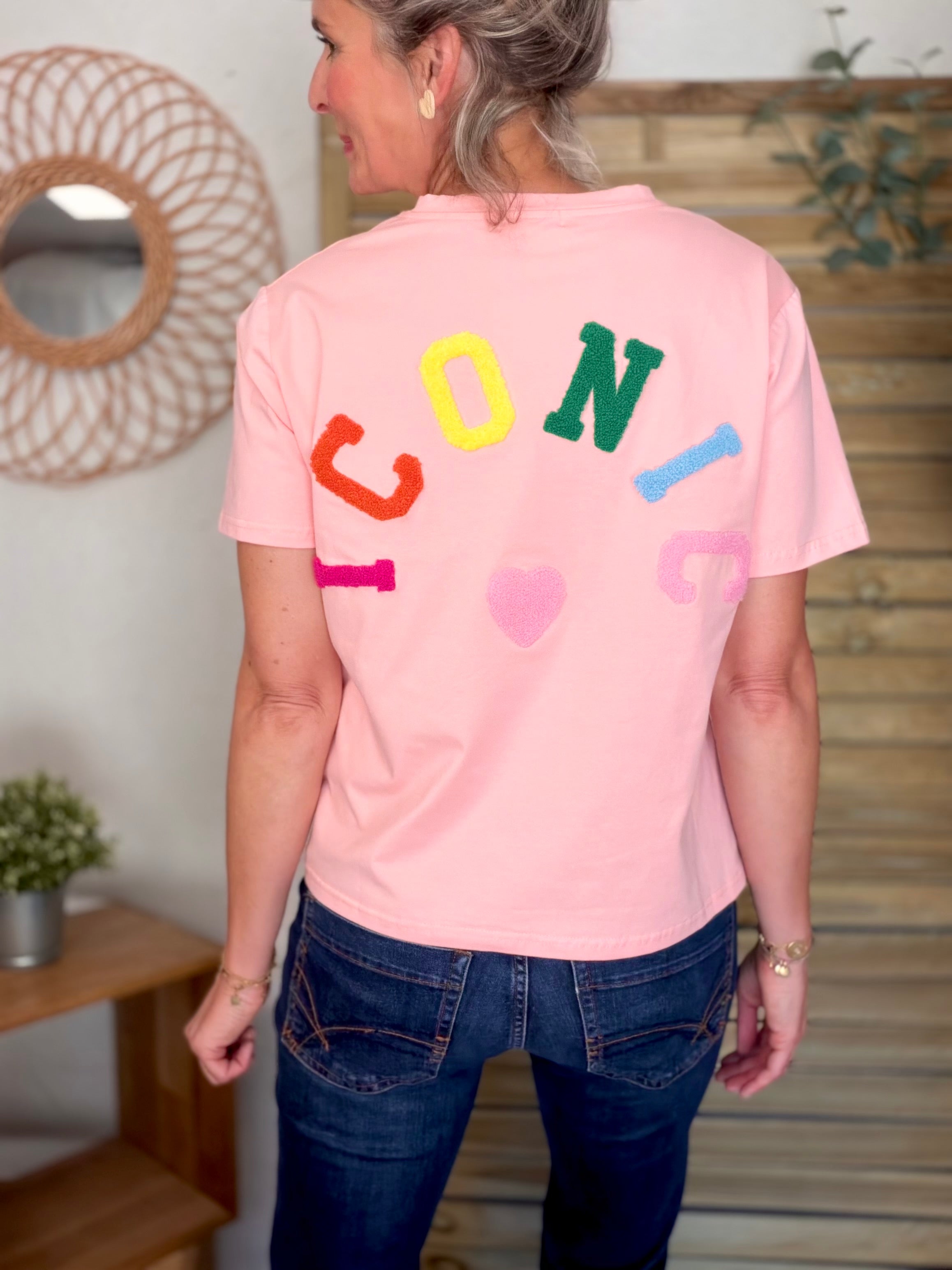 Tee shirt col V ICONIC club multicolore CARO - Rose clair