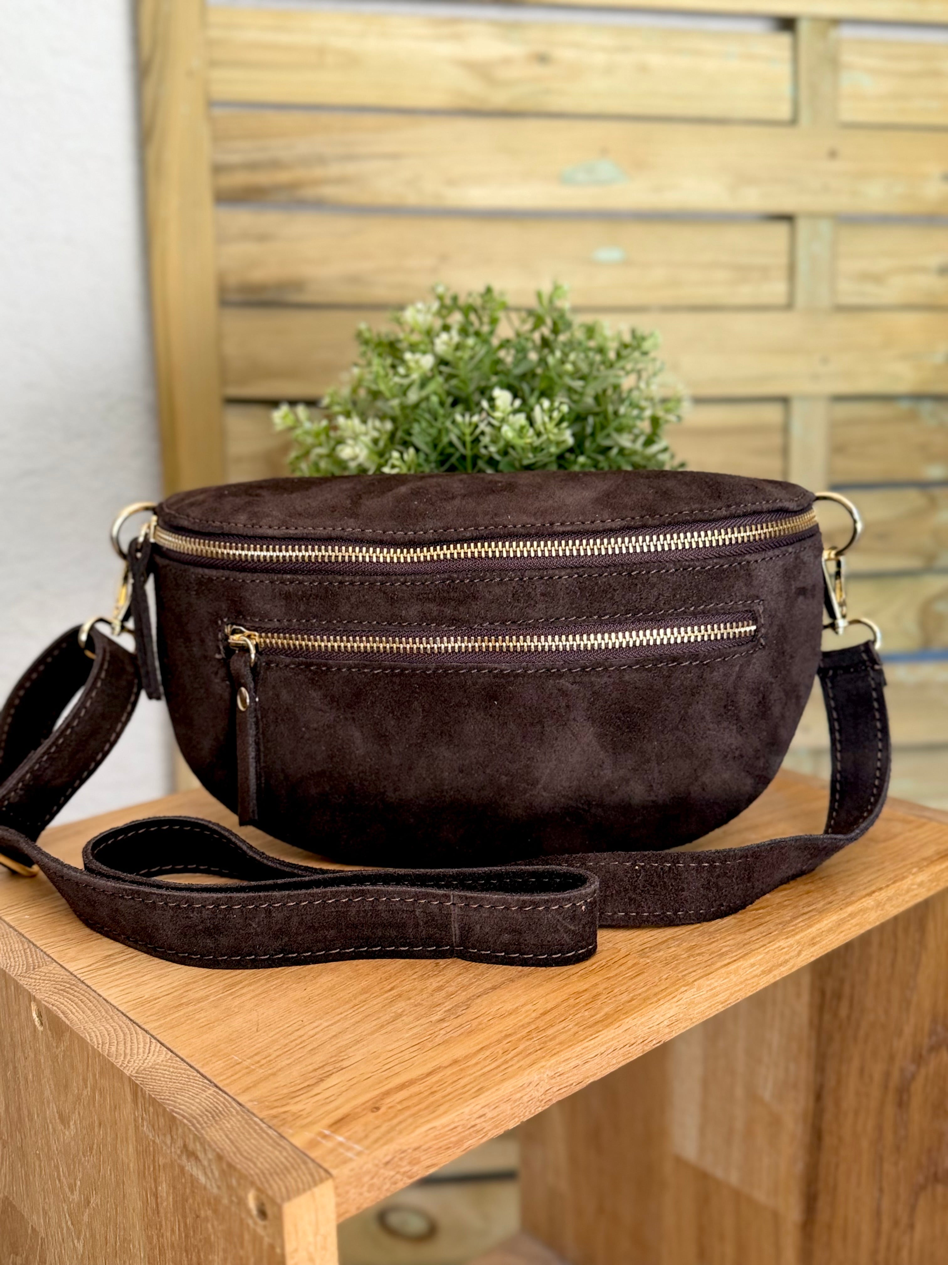 Sac banane en croûte de cuir + poche avant ALISON - Chocolat