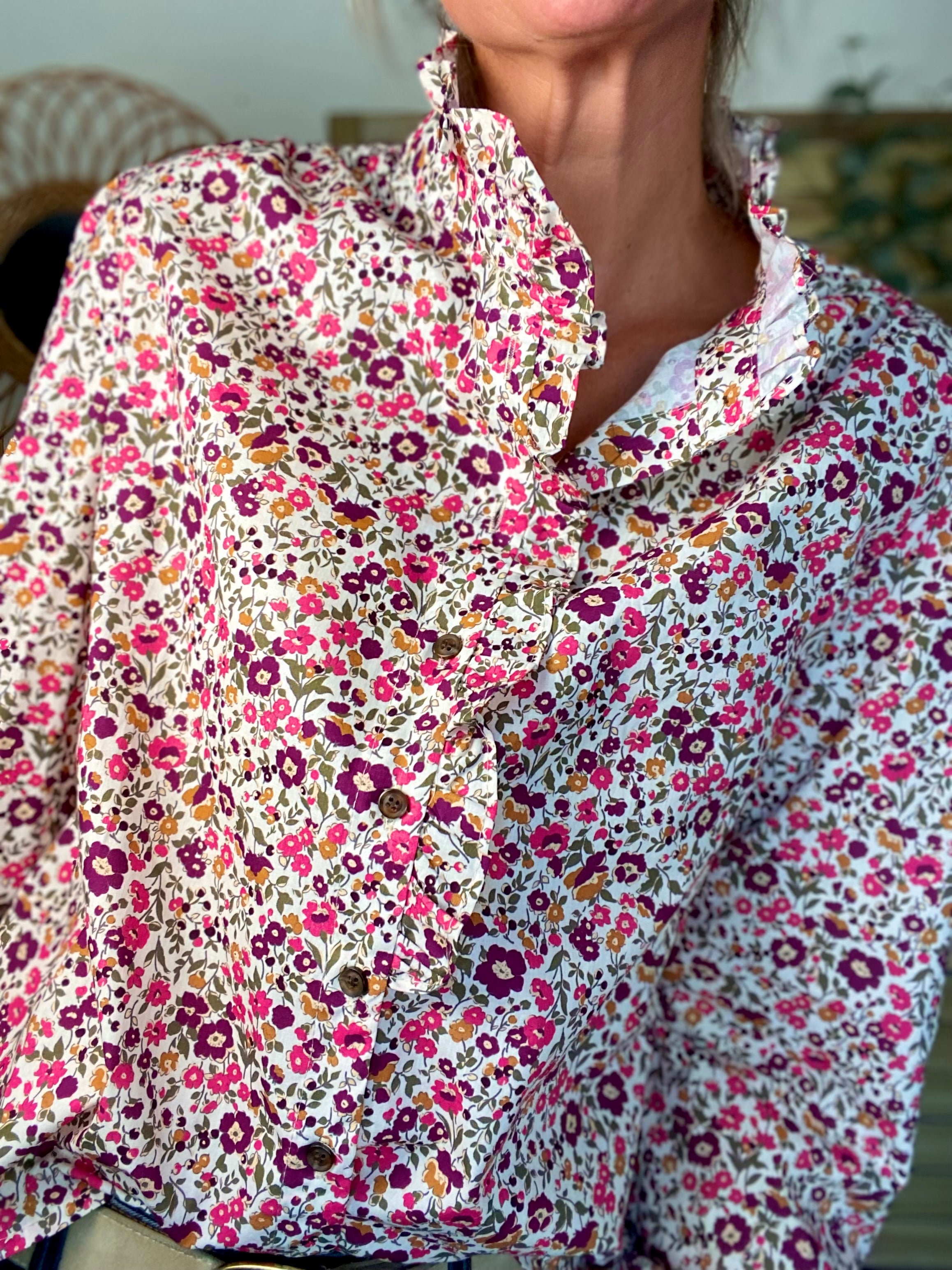 Chemise imprimé Liberty rose, col victorien volanté HÉLOÏSE