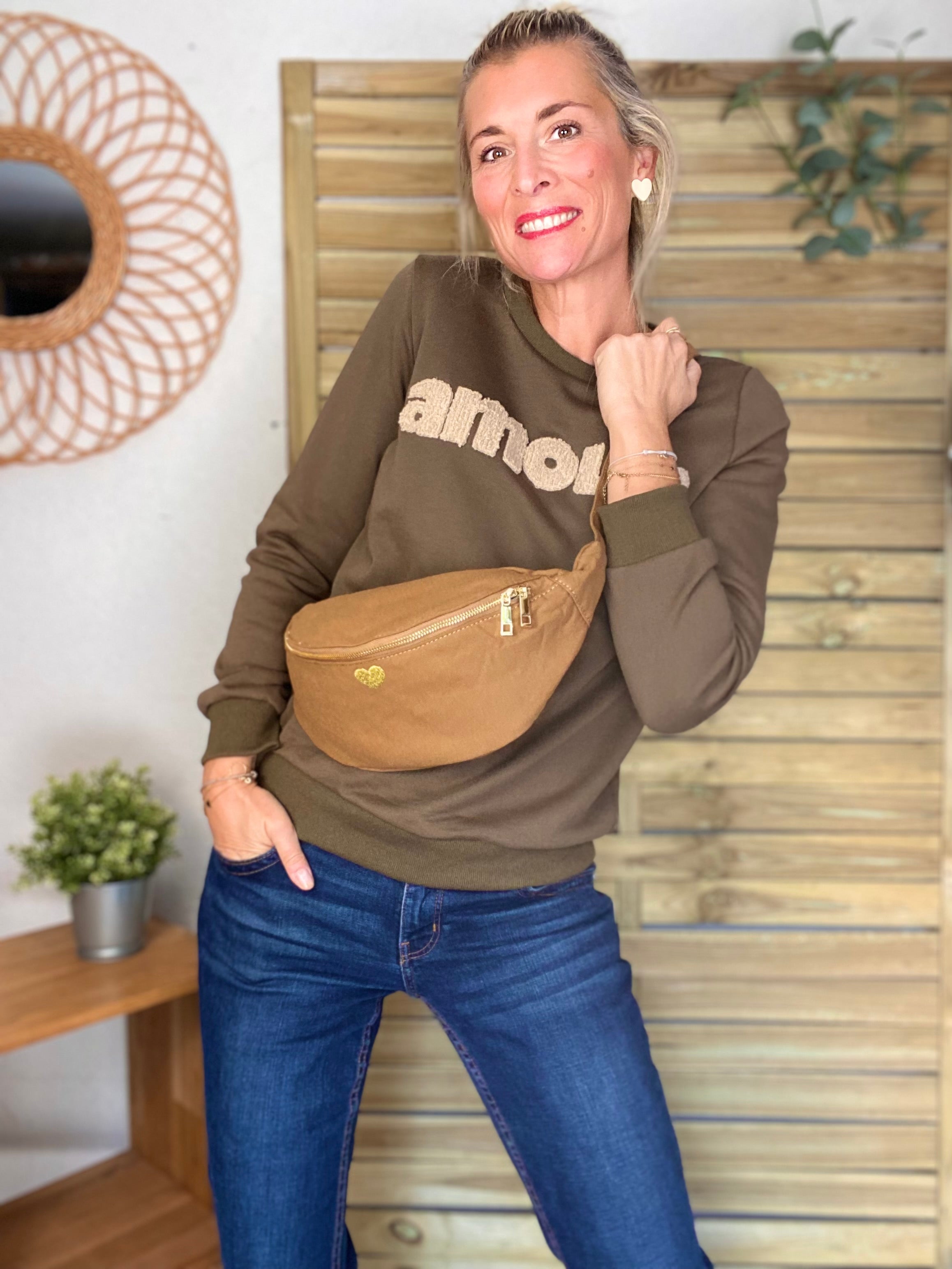 Sac banane en coton Coeur brodé 💛 CASSIDY - Camel