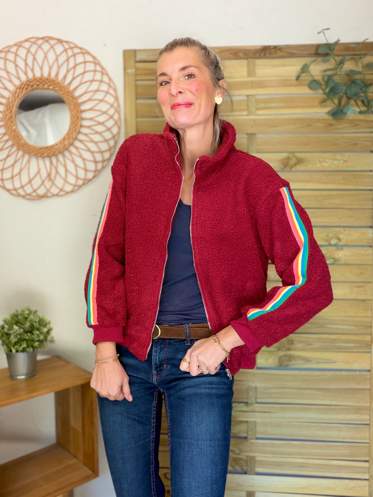 Veste Sherpa zippée bandes Arc-en-ciel CORALIE Bordeaux 🌈