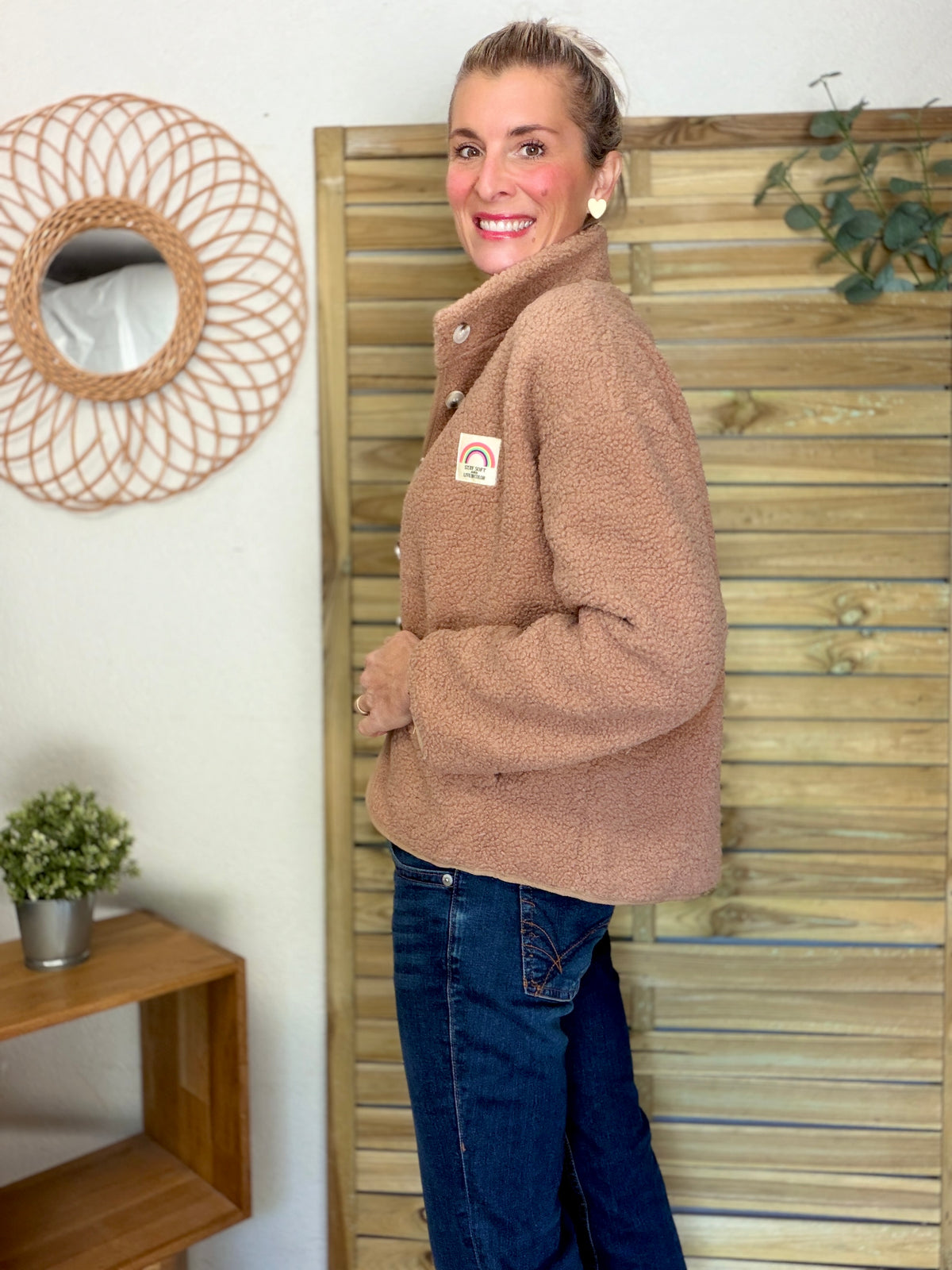 Veste Sherpa boutonnée écusson Arc-en-ciel ÉNORA Taupe rosé
