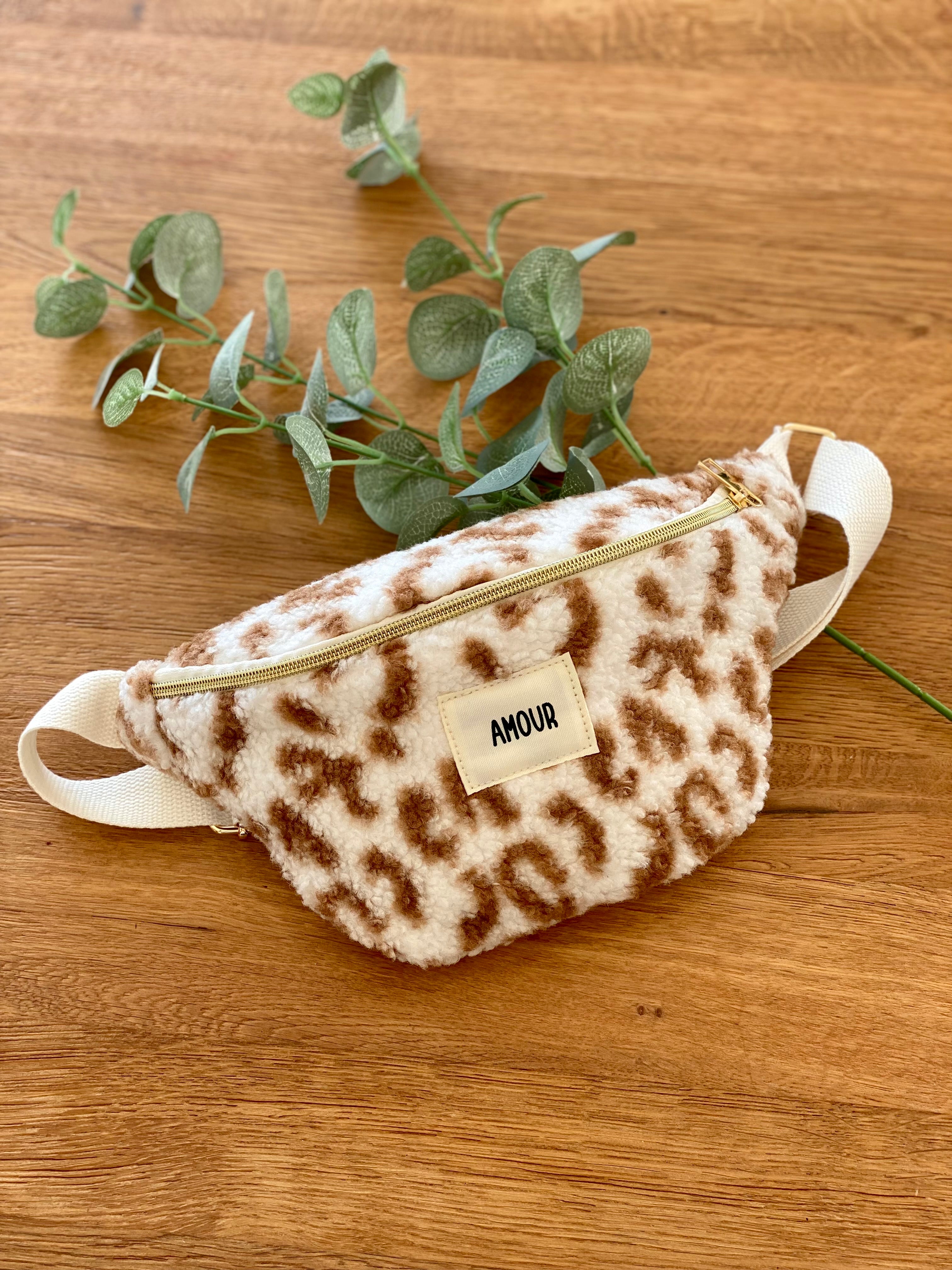 Sac banane COLETTE écusson Amour - bouclette moumoute Léo 🐆