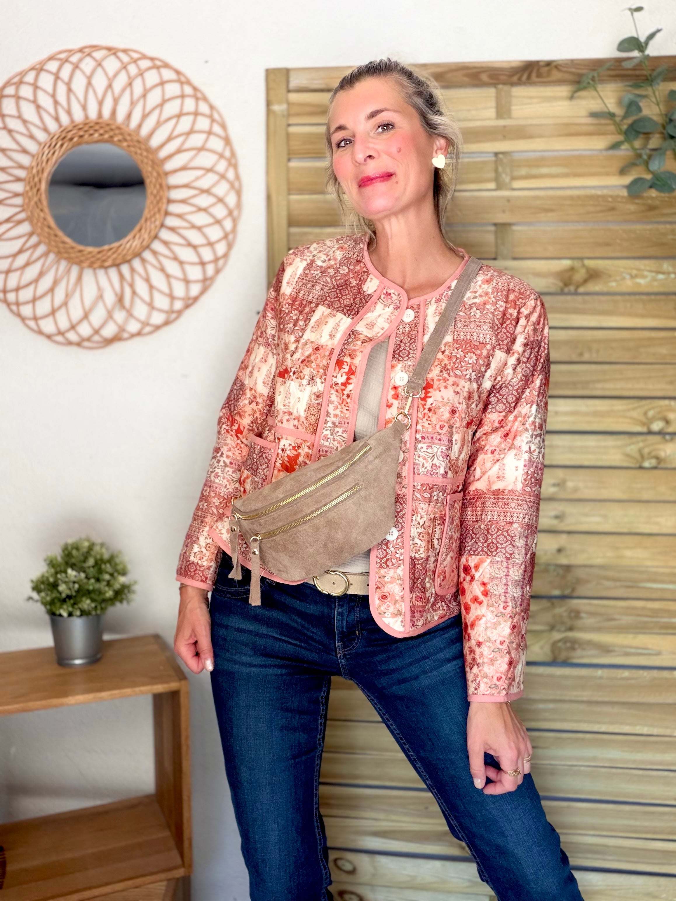 Sac banane avec poche avant, en cuir daim HOLLY - Taupe