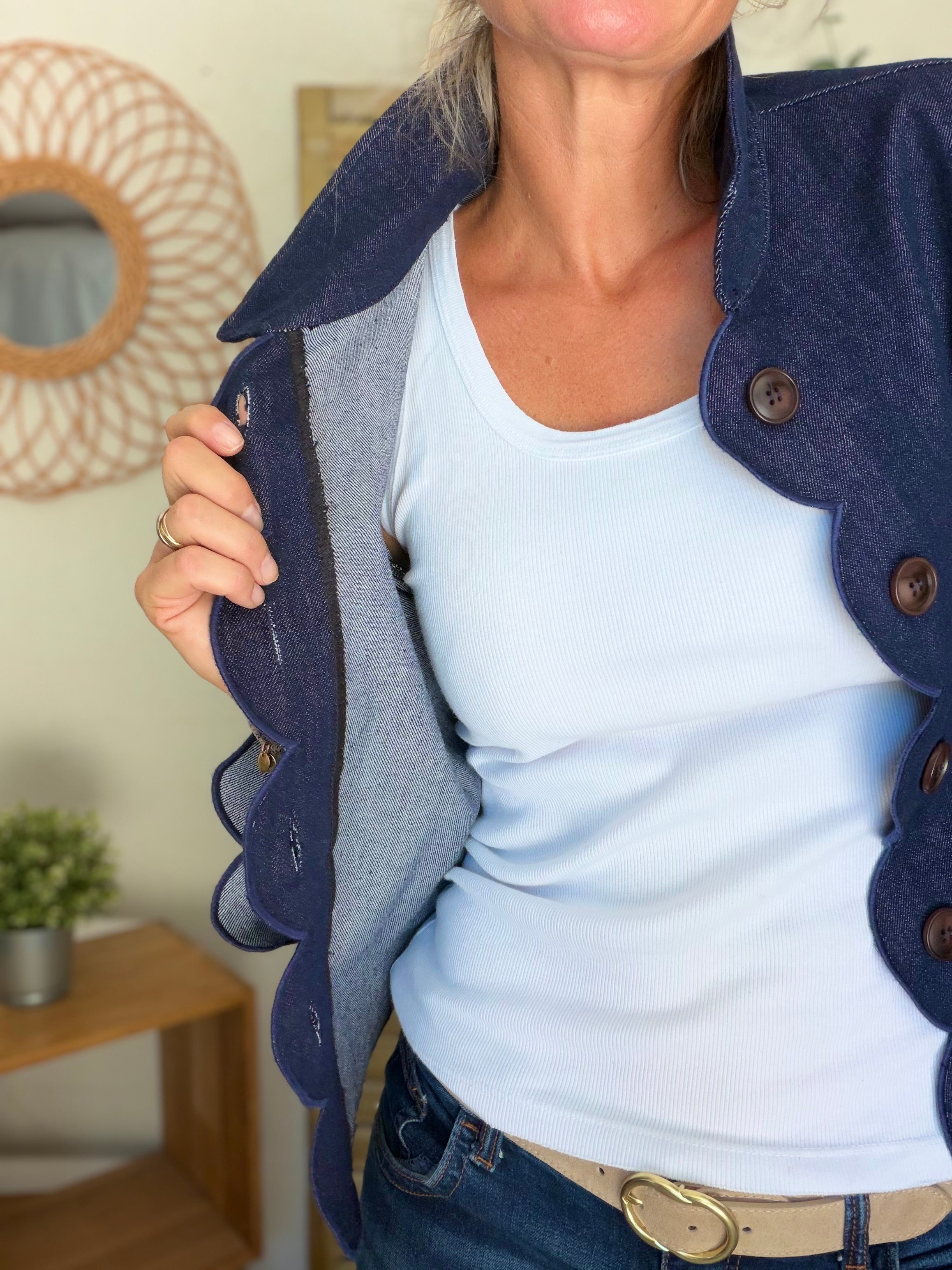 Veste courte à bords festonnés en denim CALISTE - Bleu brut