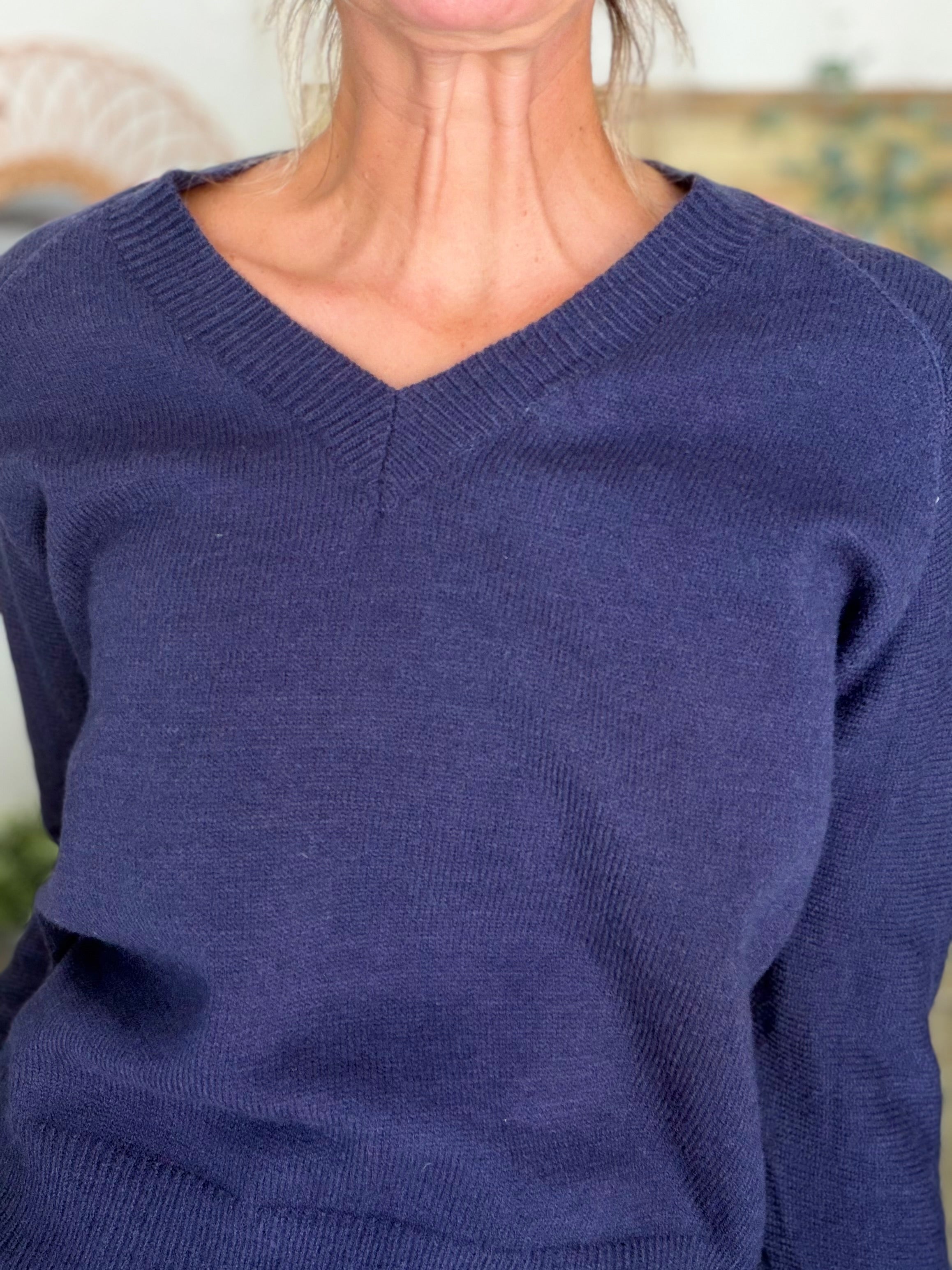 Pull épais avec bandes colorées, col V - RAINBOW 🌈 Bleu marine - Winter 2026