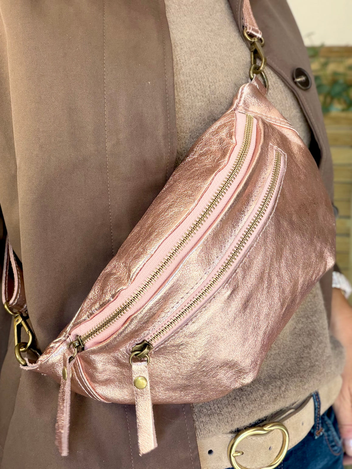 Sac banane en cuir irisé double poche - OPALE Rose gold