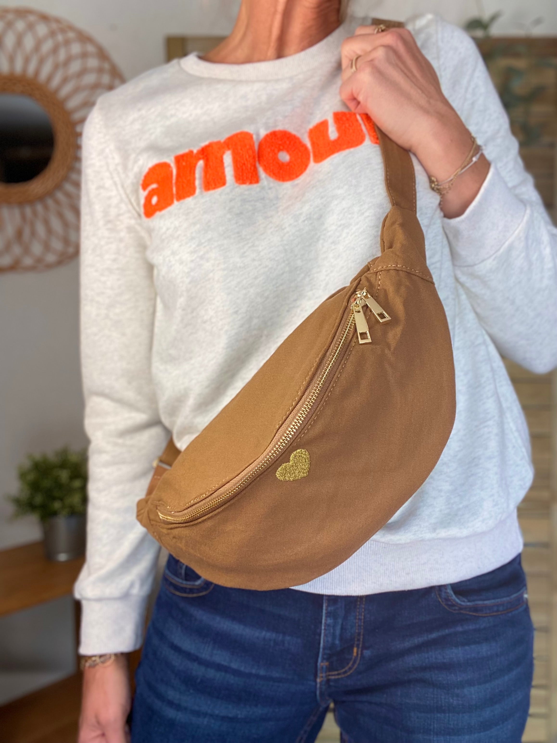 Sac banane en coton Coeur brodé 💛 CASSIDY - Camel