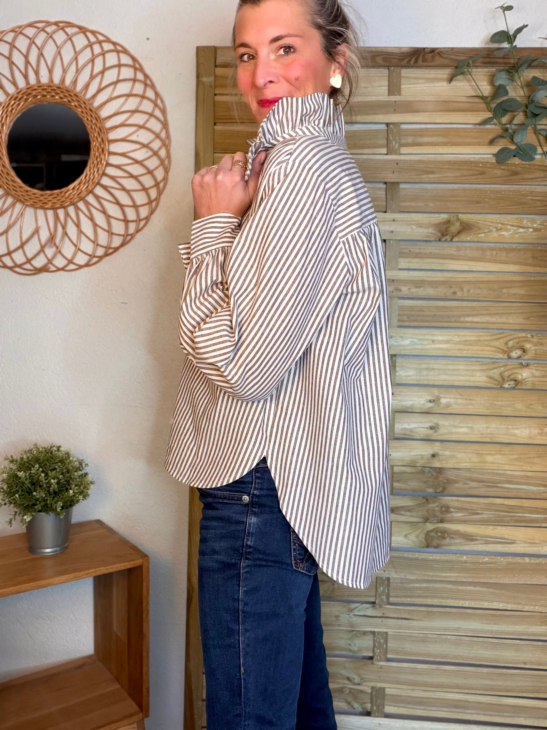 Chemise en coton rayée col victorien BRIGITTE - Café
