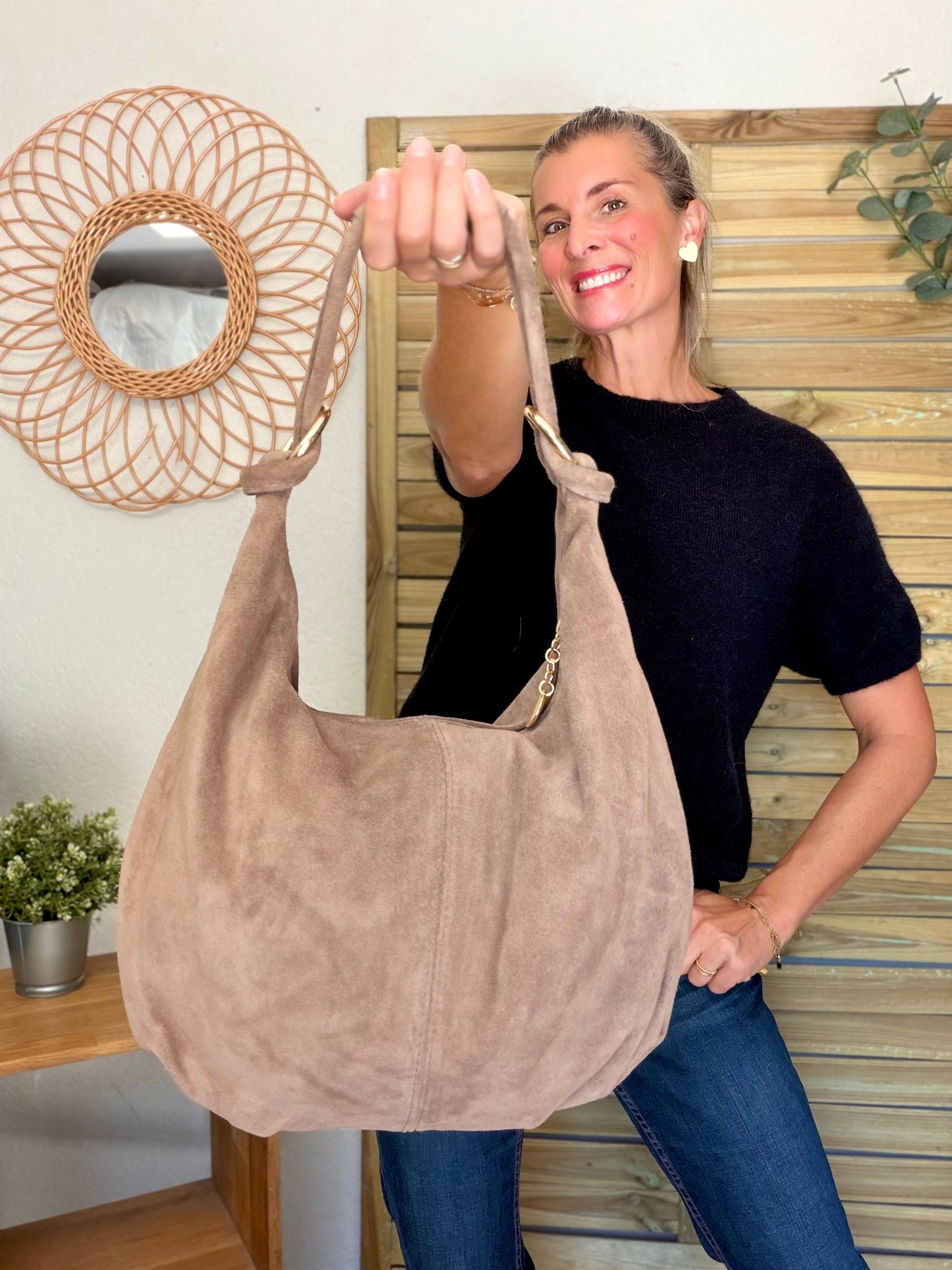 Sac besace hobo en cuir daim souple avec anneaux WILLIAM - Taupe