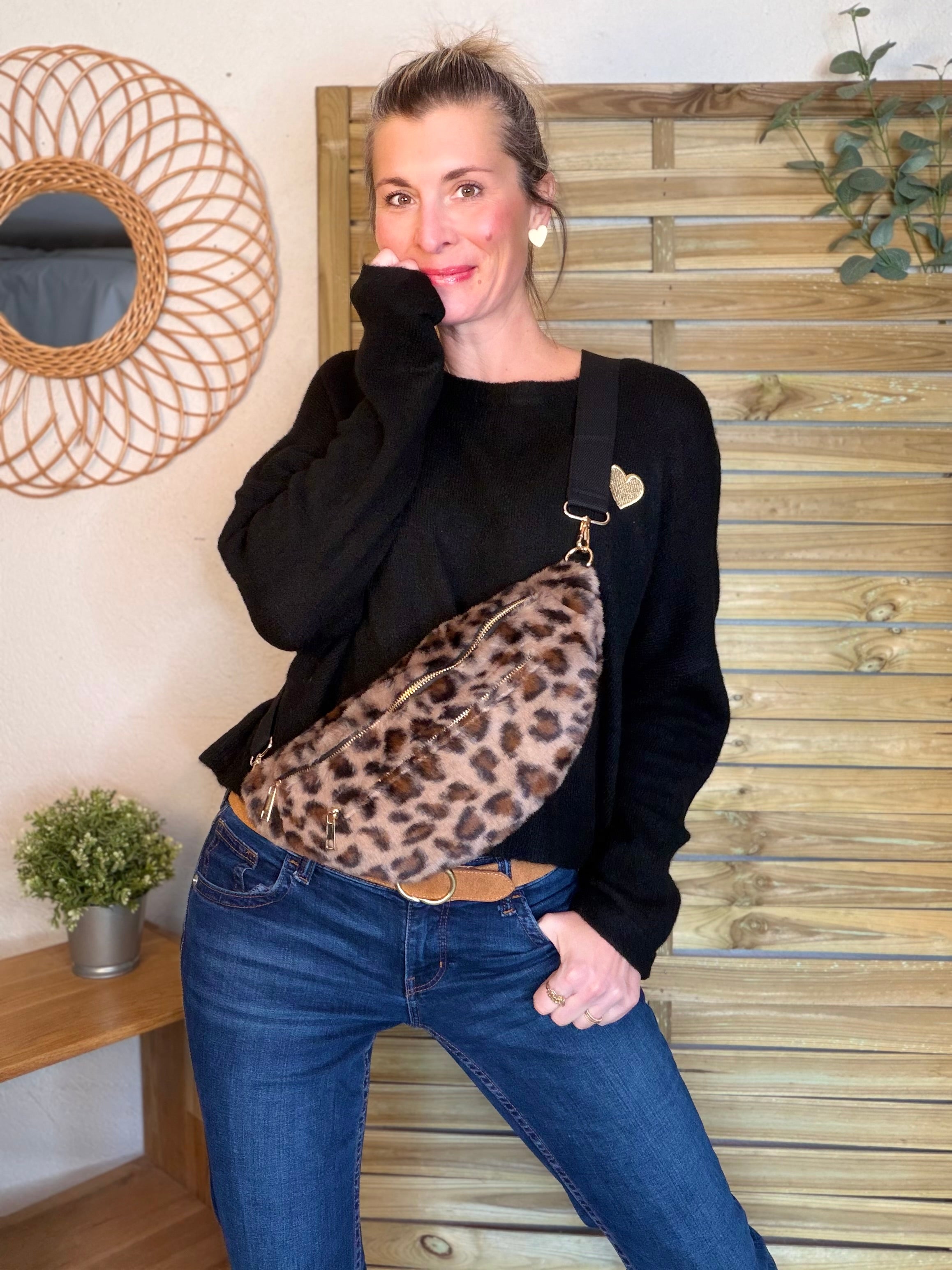 Sac banane L avec poche zippée avant, fourrure Léo Taupe - STACEY 🐆