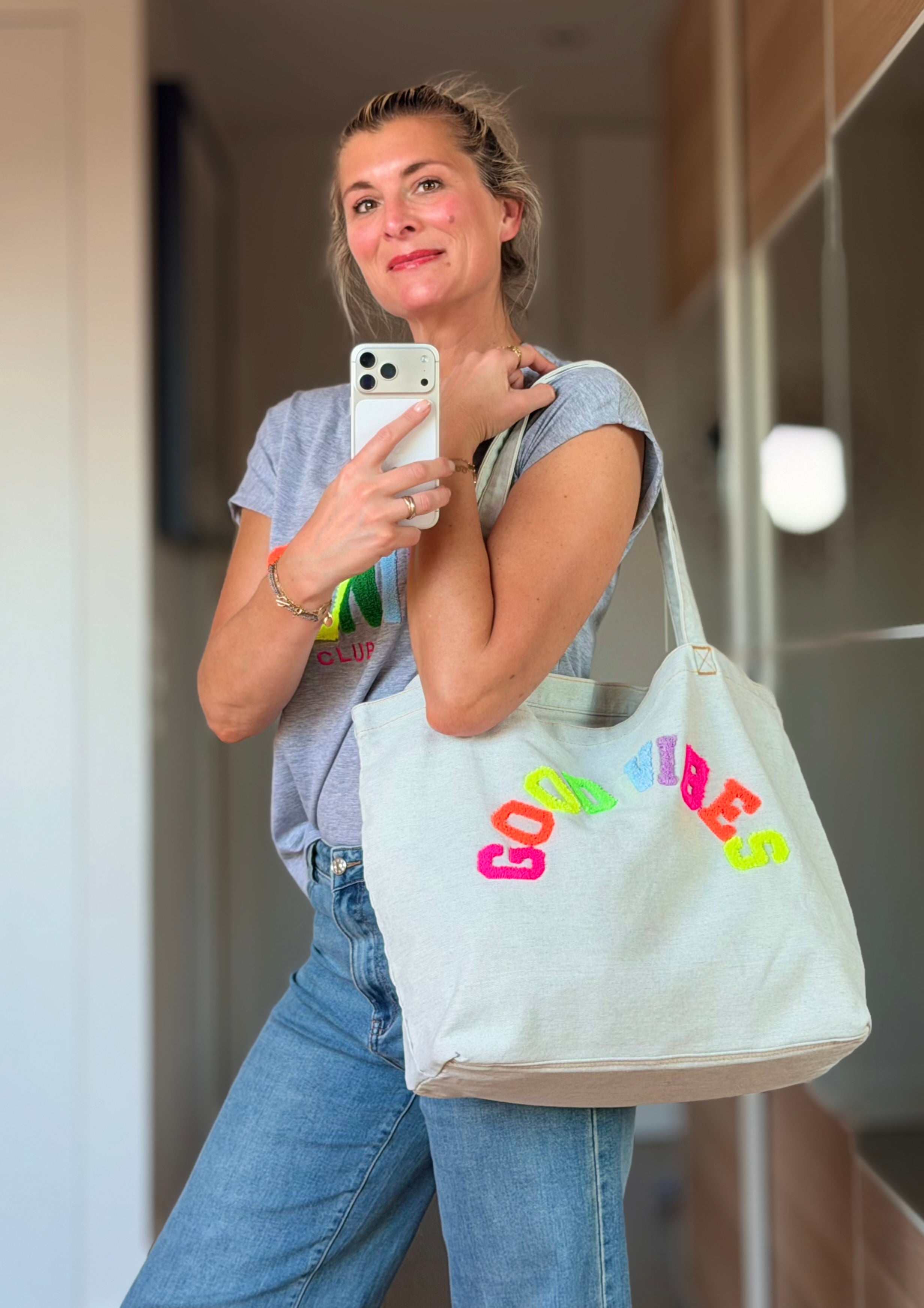 Grand cabas Tote bag GOOD VIBES Jean bleu delavé VANINA