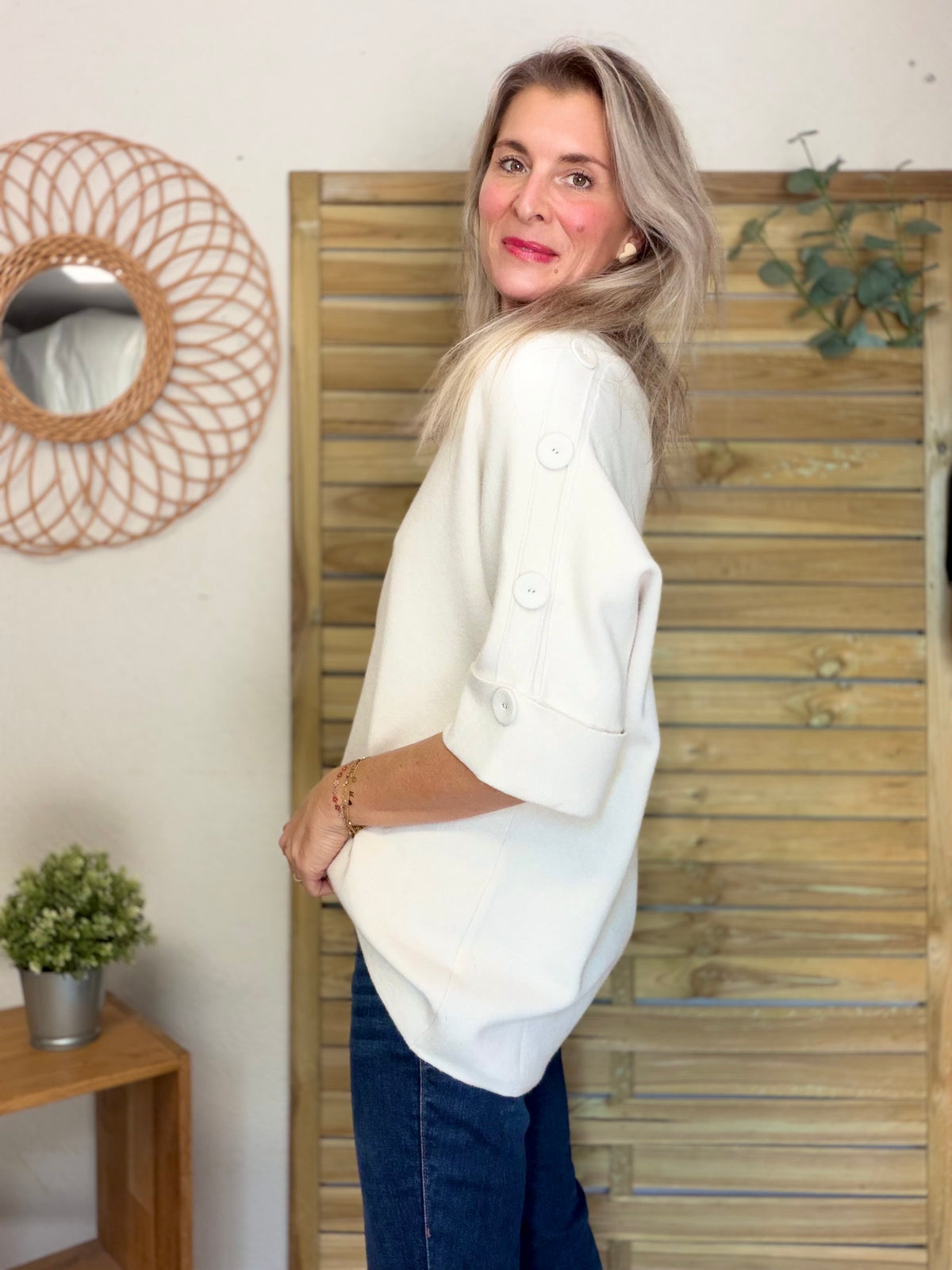 Pull long, col V, ornements boutons CHIARA Écru