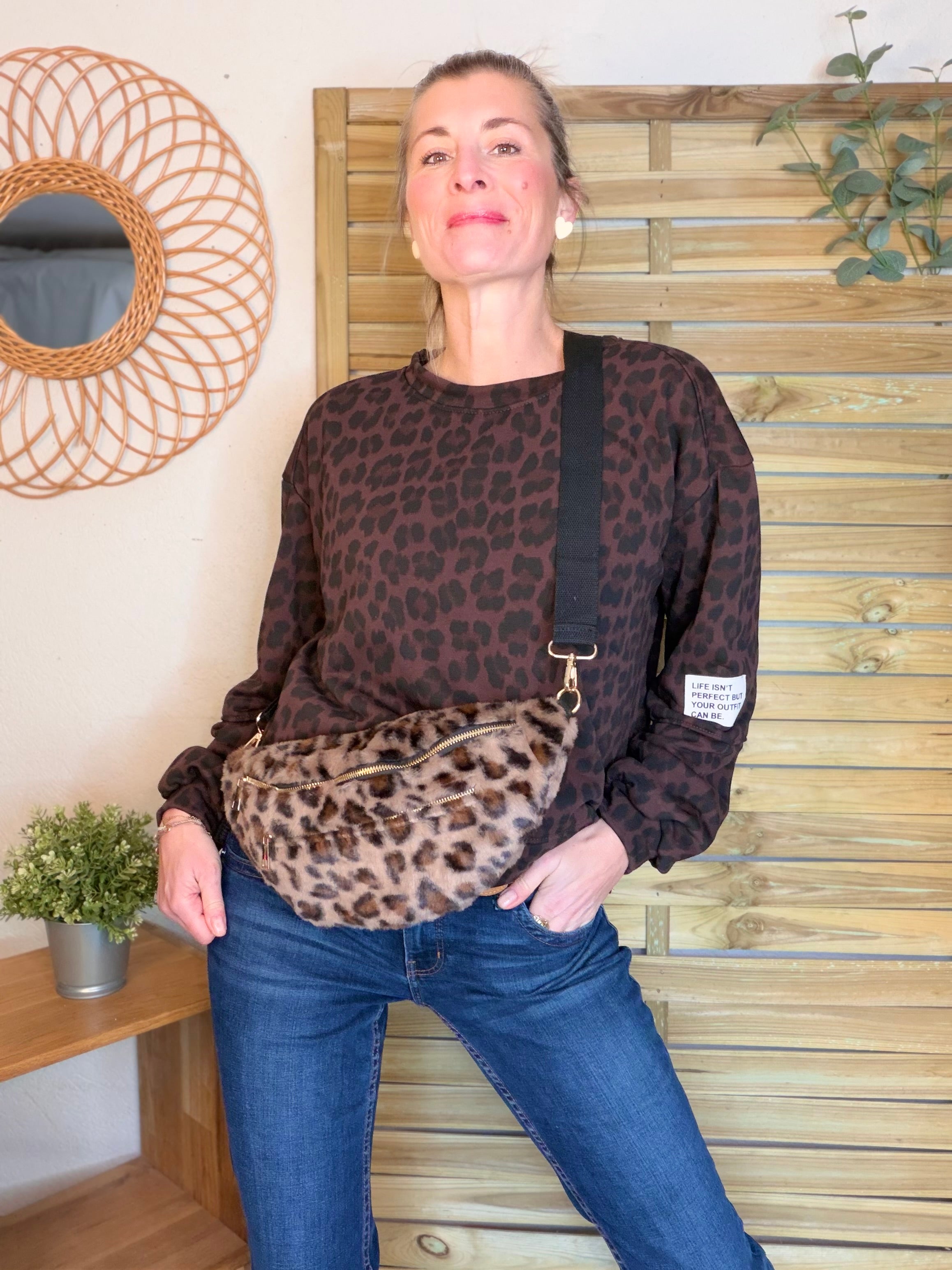 Sac banane L avec poche zippée avant, fourrure Léo Taupe - STACEY 🐆