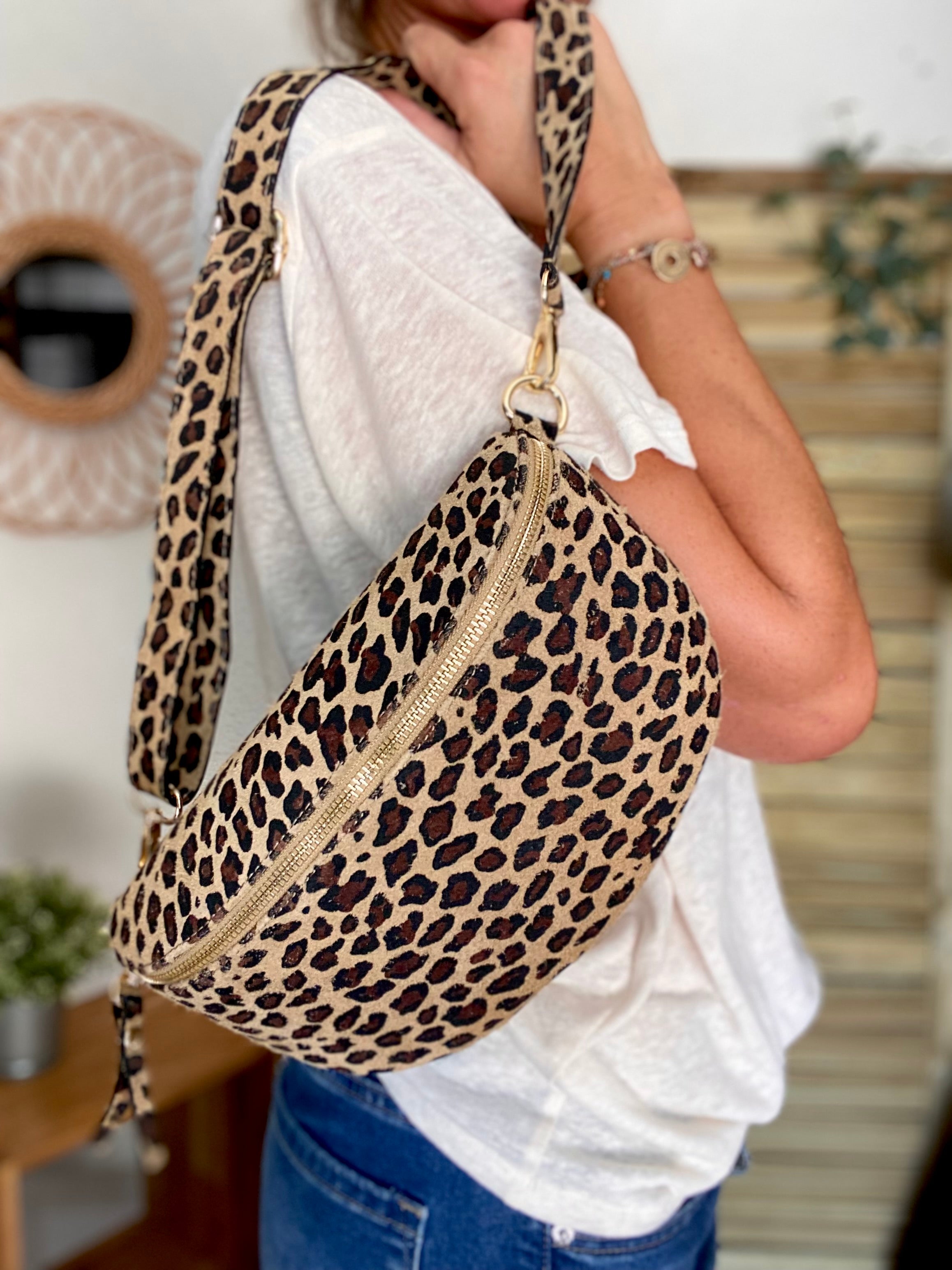 Sac banane en croûte de cuir JOYCE - Léo taupe