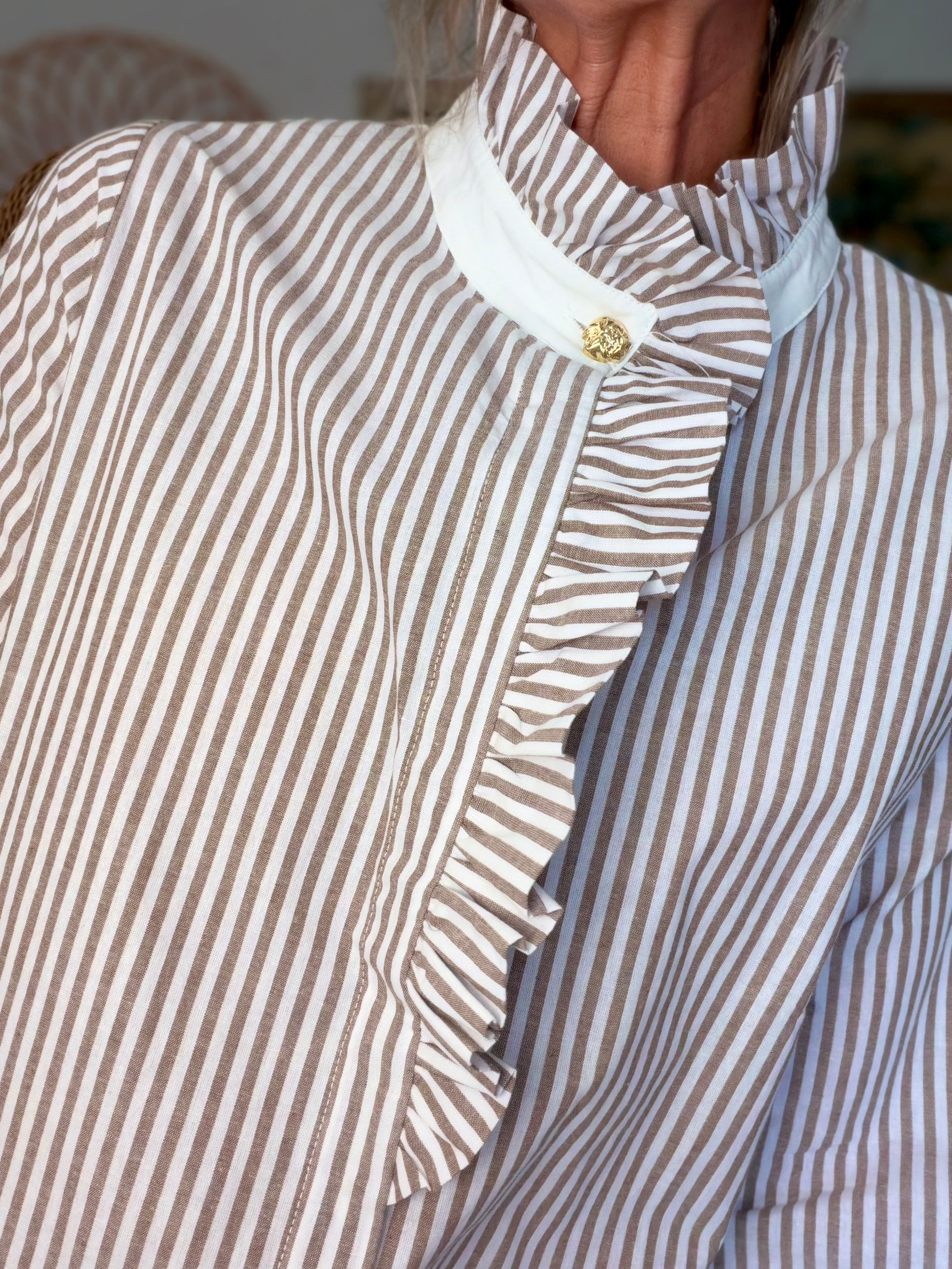 Chemise en coton rayée café col victorien ALIÉNOR