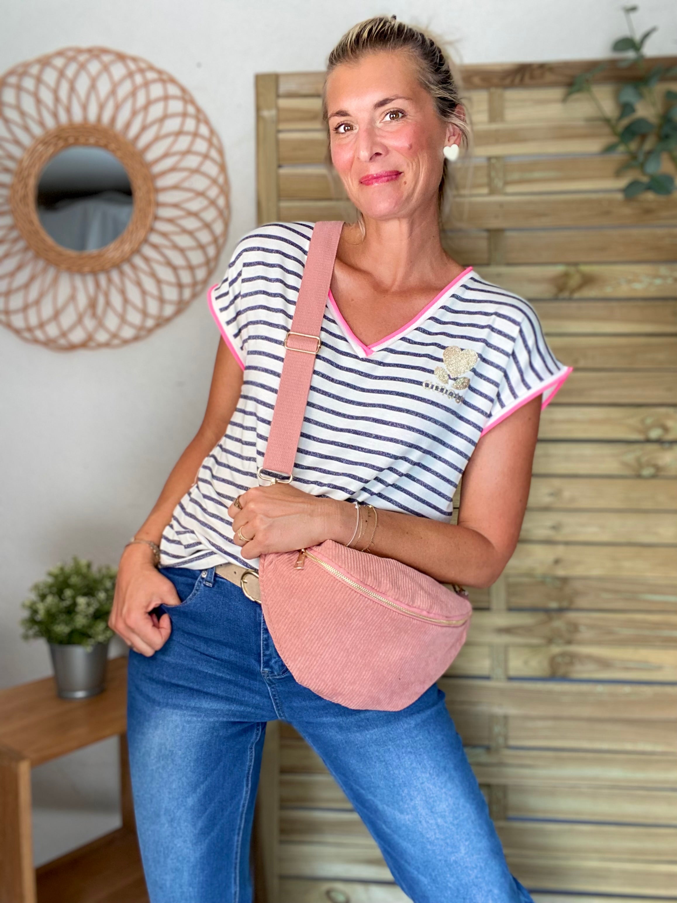 Top rayé col V amour 💛 CLAUDIE - Bleu marine / Rose fluo