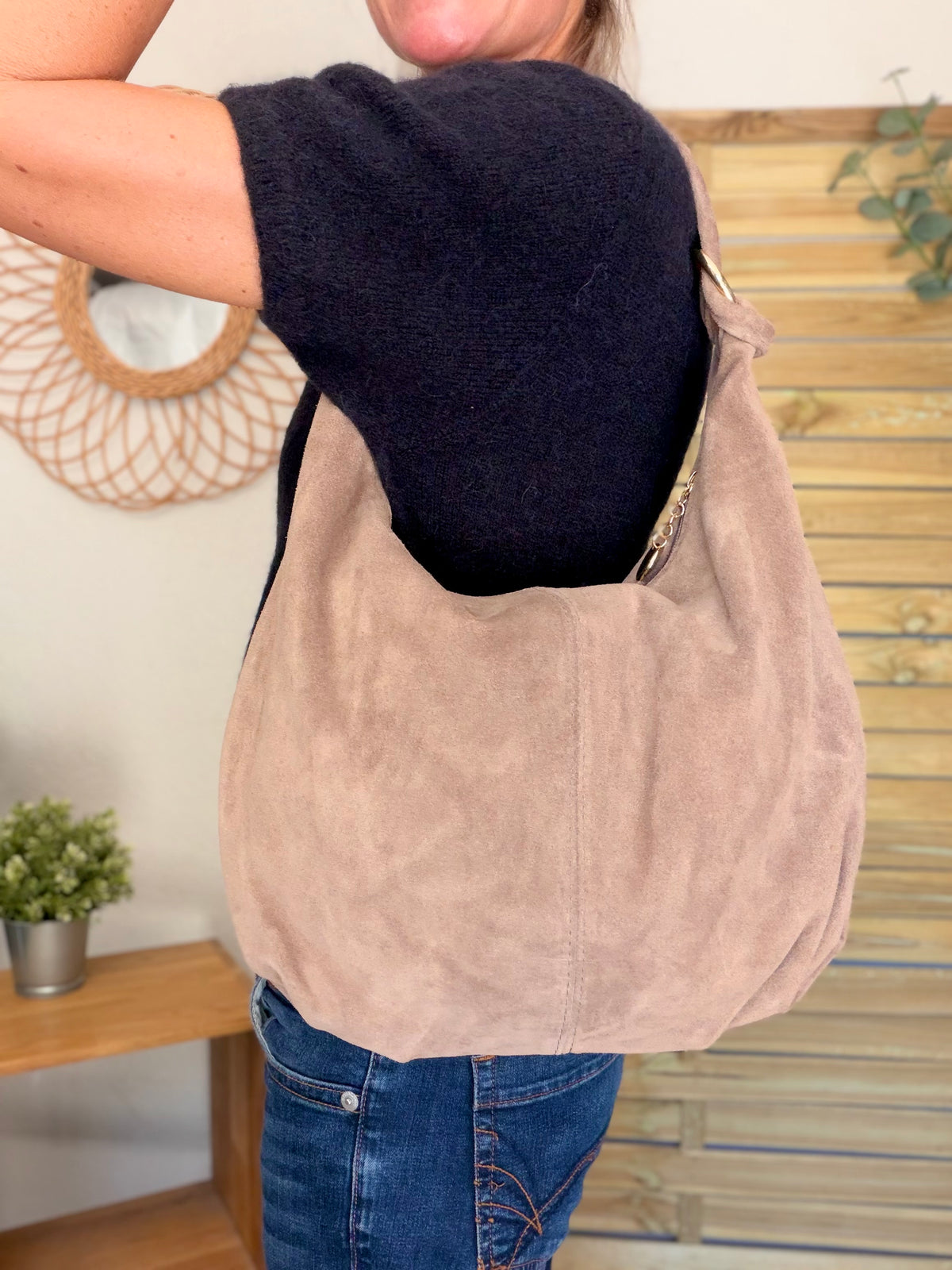 Sac besace hobo en cuir daim souple avec anneaux WILLIAM - Taupe