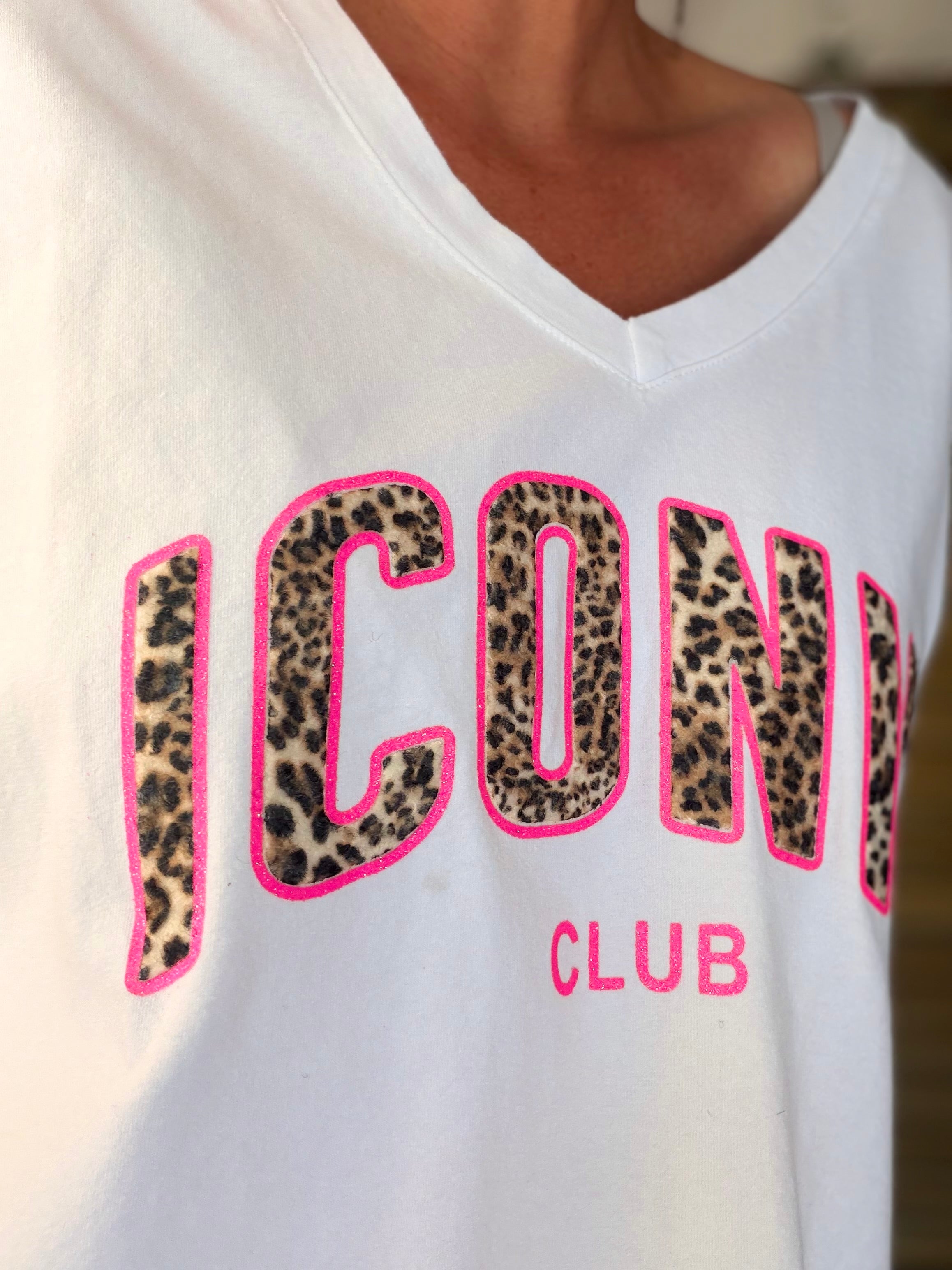Tee shirt col V ICONIC club Léo oversized MILA Blanc