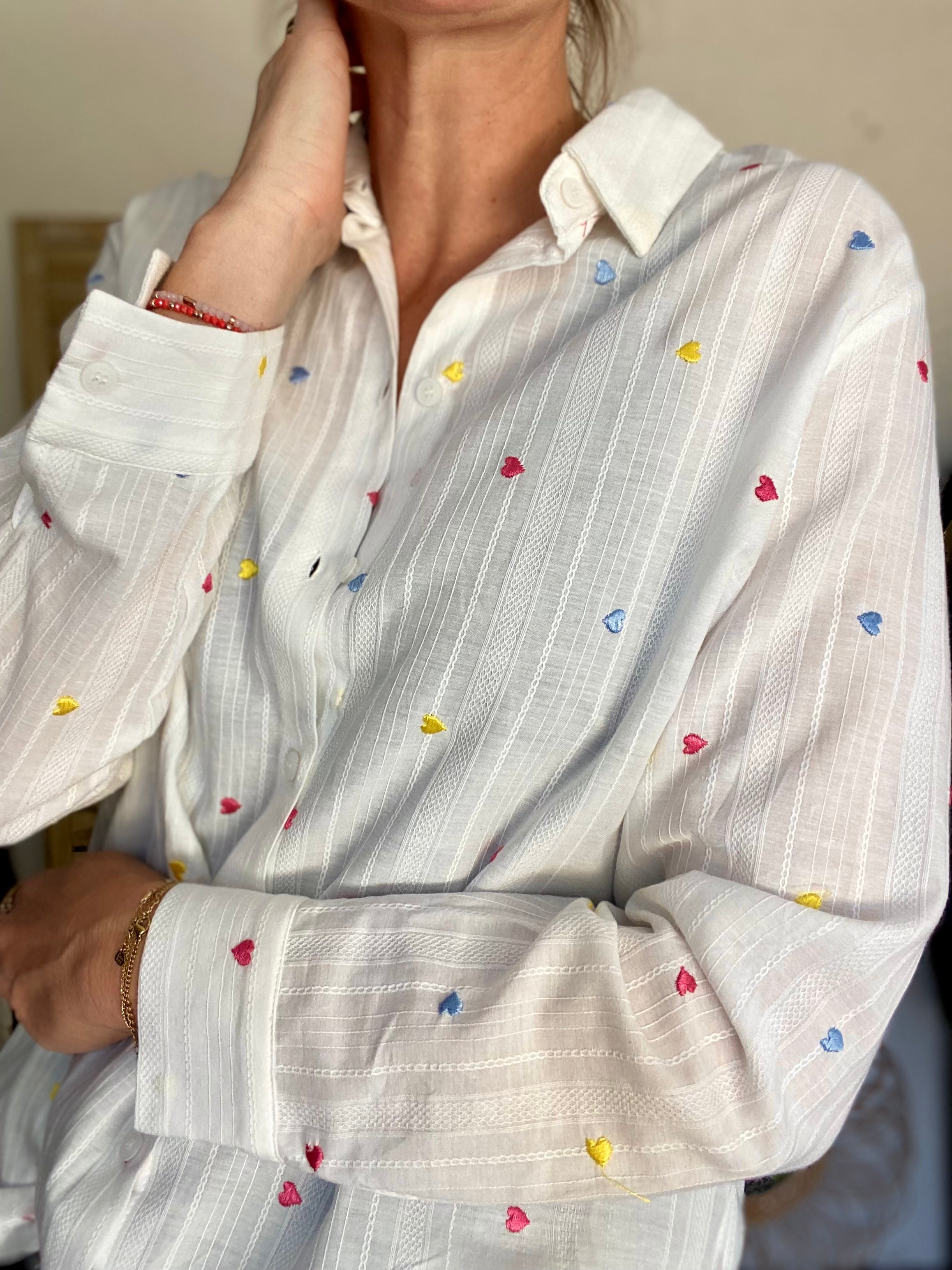 Chemise en coton avec cœurs brodés LÉA - FIN DE SÉRIE