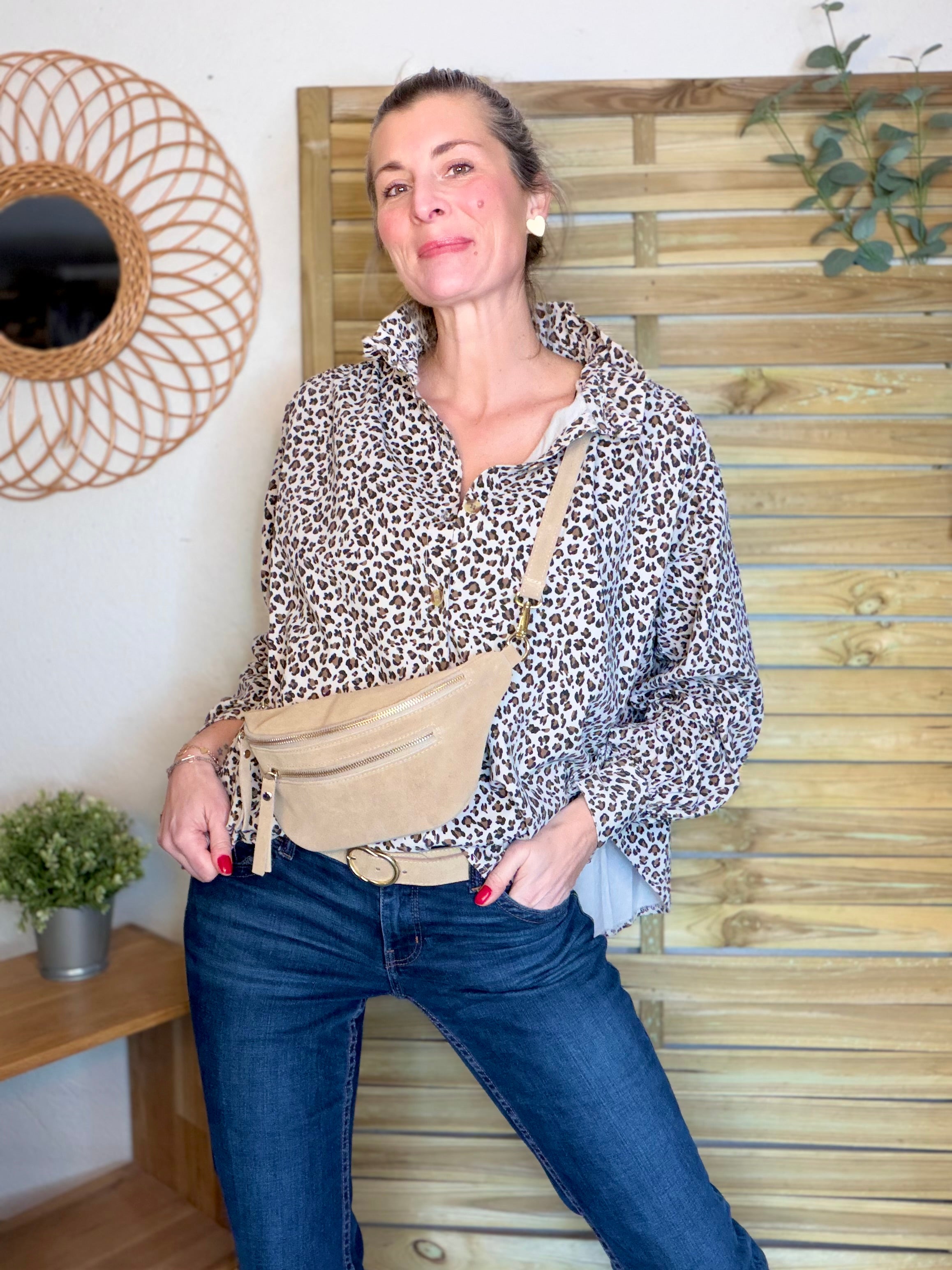 Chemise en velours côtelé fin coton, col volanté FRIDA - Léo beige 🐆