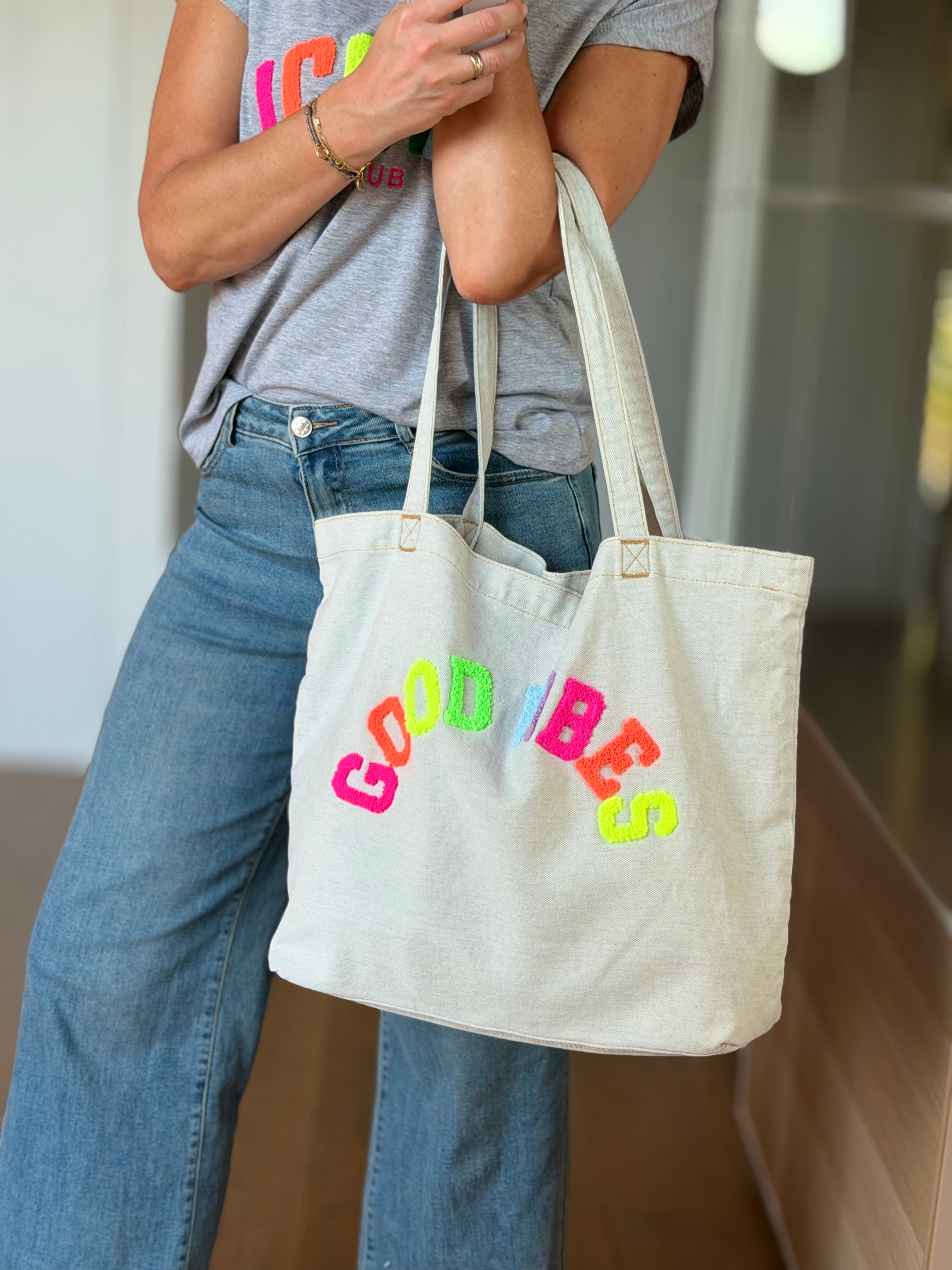 Grand cabas Tote bag GOOD VIBES Jean bleu delavé VANINA