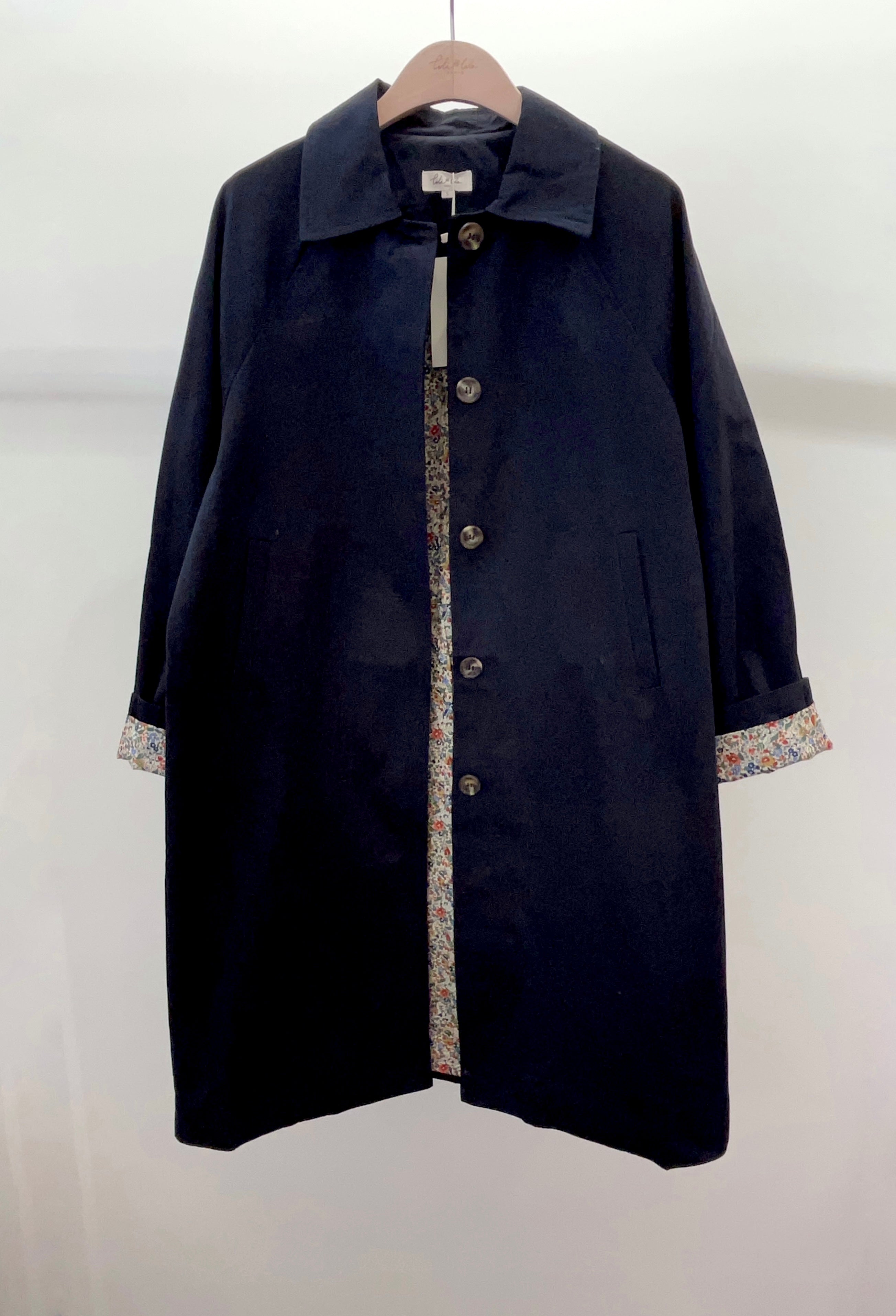 Veste Trench en coton Bleu marine avec Liberty - MAHAUT MI LONG - LILI et LALA