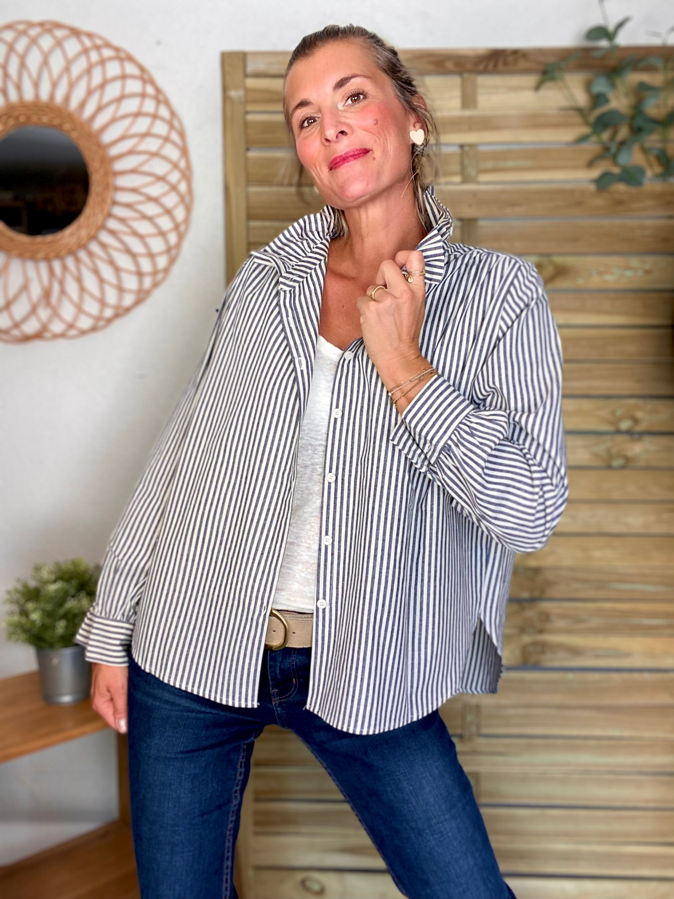Chemise en coton rayée col victorien BRIGITTE - Bleu charbon
