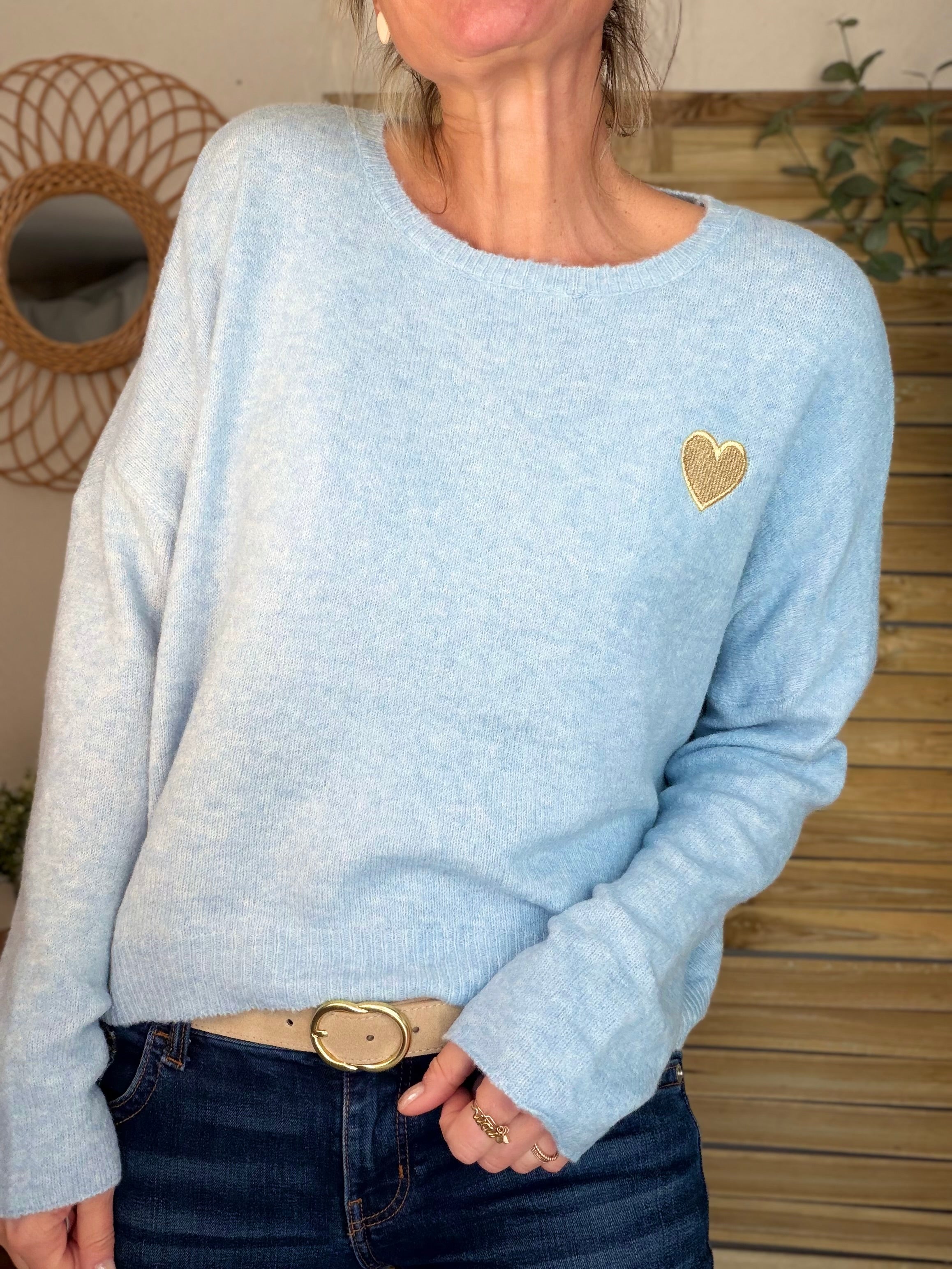 Pull léger en maille cœur doré brodé 💛 MELISSA - Bleu ciel