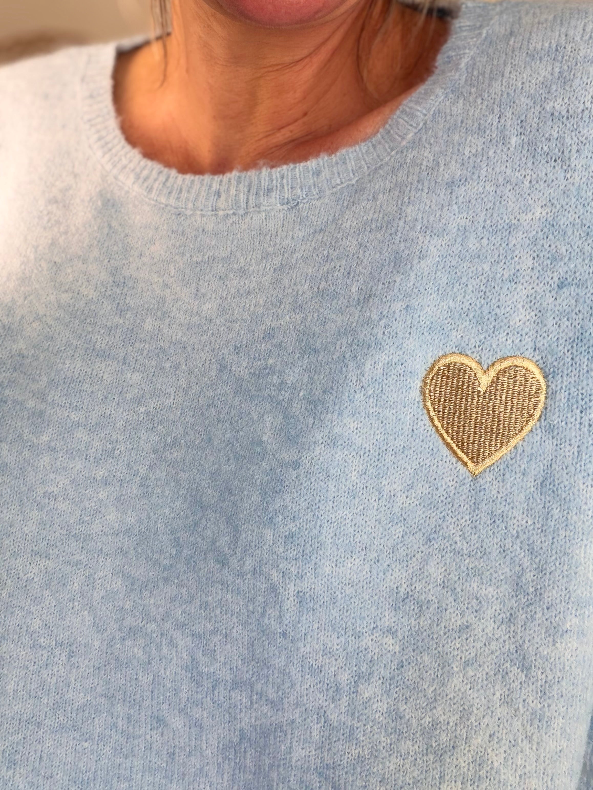 Pull léger en maille cœur doré brodé 💛 MELISSA - Bleu ciel
