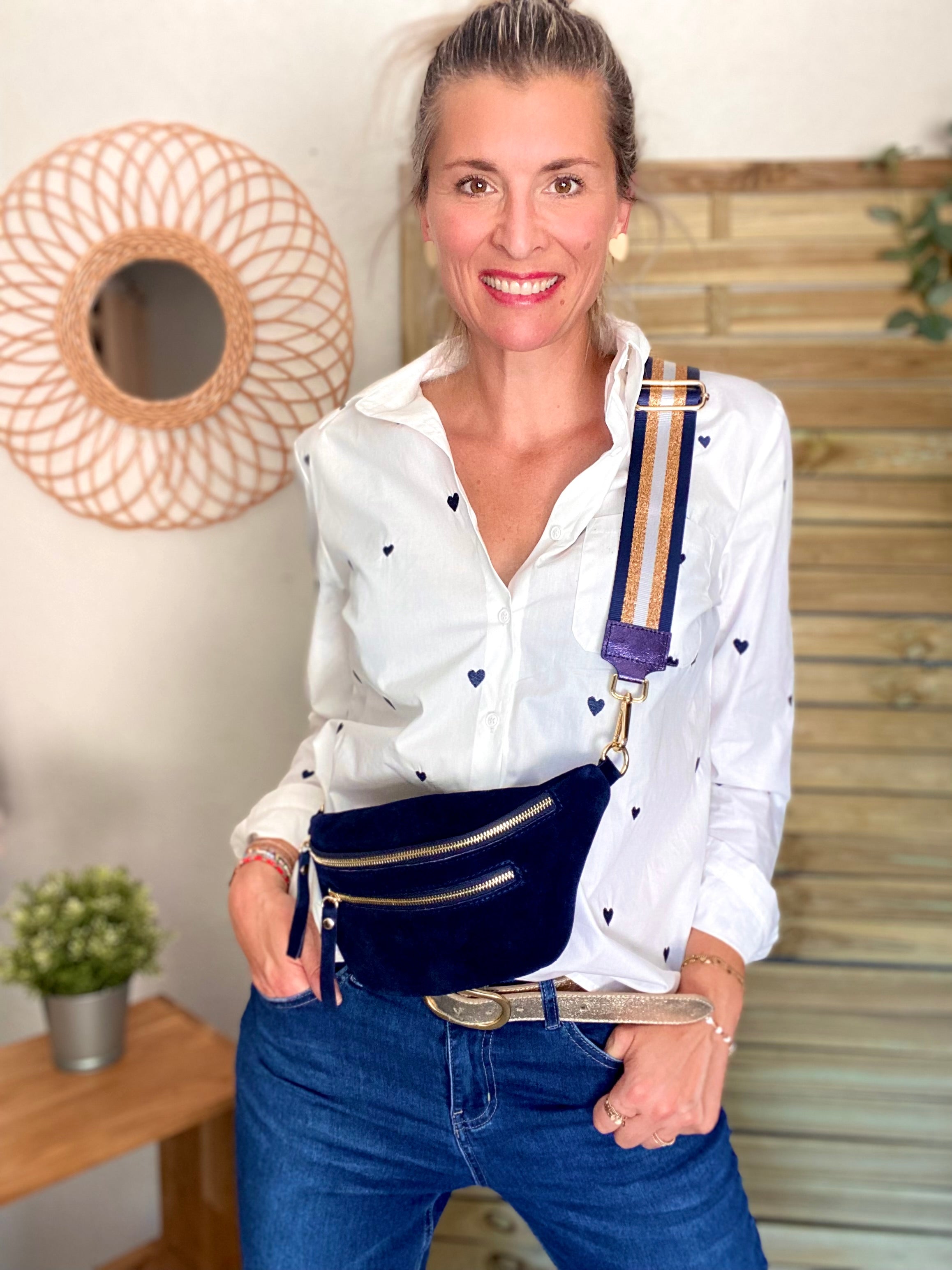 Sac banane avec poche avant, en cuir daim HOLLY - Bleu Marine